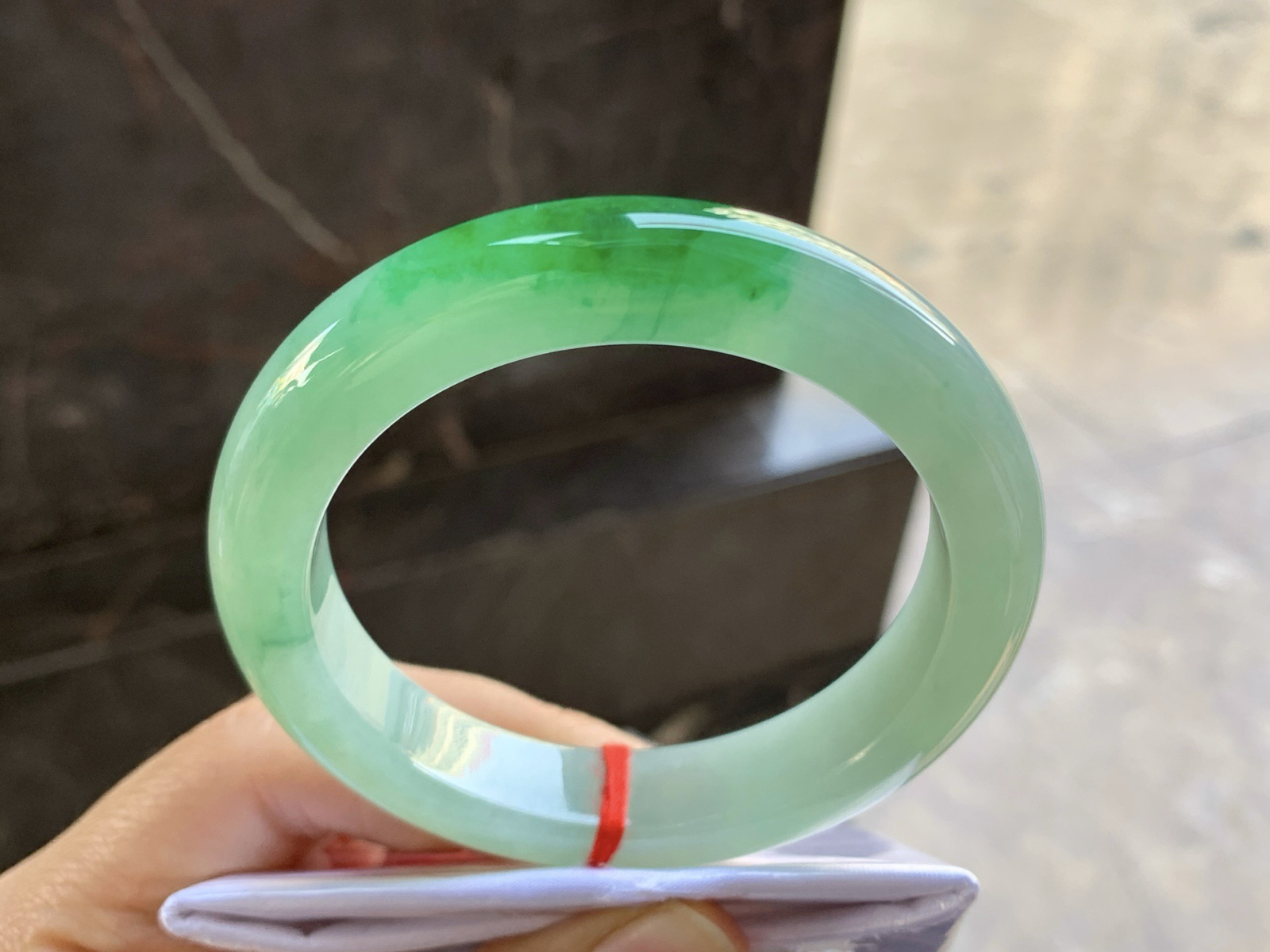 55.5-12.2-9.2

阳绿色手镯^_^色阳