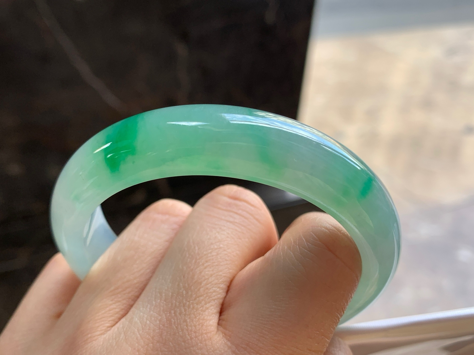 57-13.7-8

冰飘绿手镯^_^种水好 颜色鲜艳