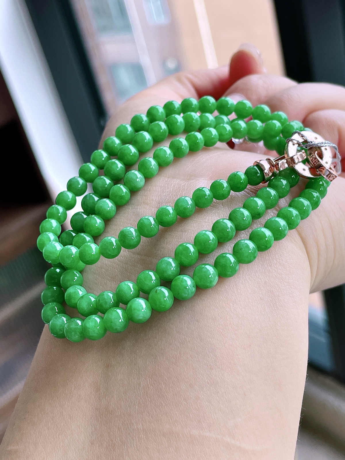 【珠子】冰阳绿珠链圆珠珠子珠链
【说明】缅料 性价比高  
【尺寸】5.3mm，29cm
