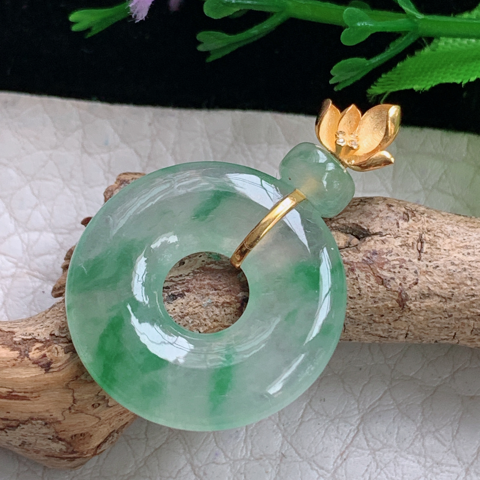 xo实拍31.5*21.5*3.6缅甸翡翠a货冰种飘绿甜甜圈 玉扣玉挂件 玉坠