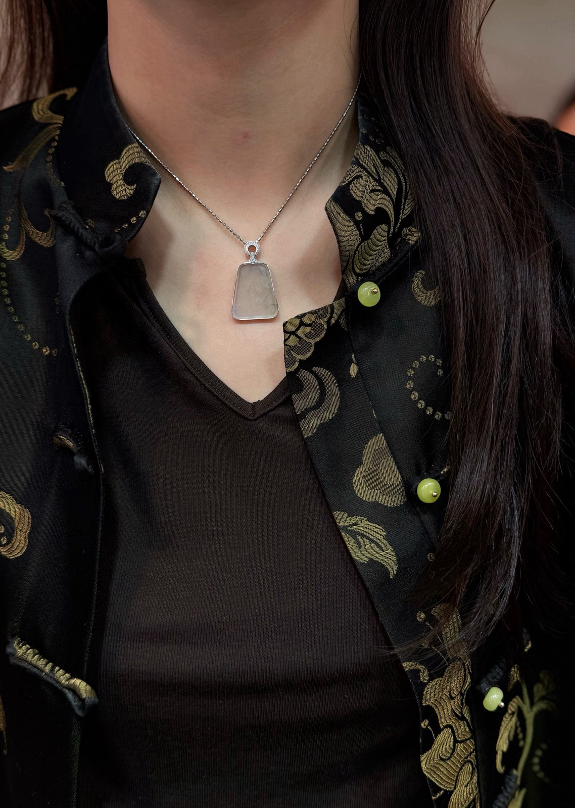 冰种 飘花 简约款 无事牌吊坠

18k金配钻镶嵌