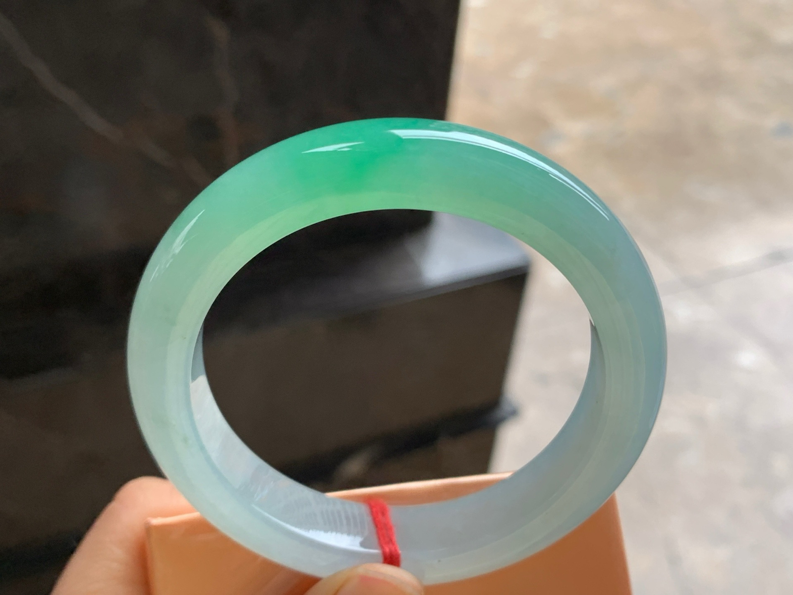 55.5-12.3-9.2

阳绿色手镯^_^色阳