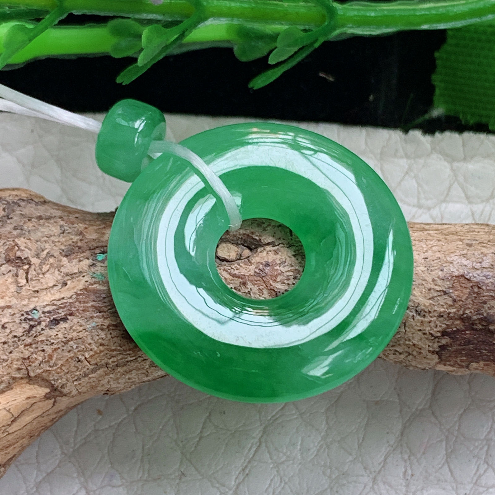 xo实拍22.3*3.9缅甸翡翠a货冰绿平安扣 玉扣玉挂件 玉坠