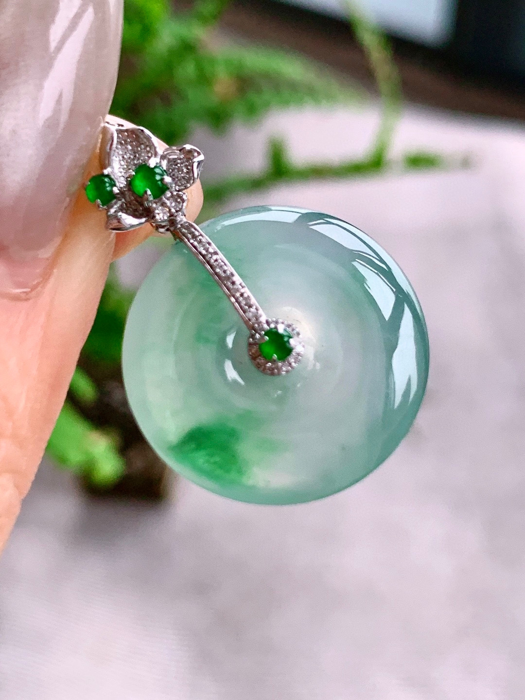 冰飘绿花平安扣吊坠  
【整体】29.1
【裸石】20.5-4.7