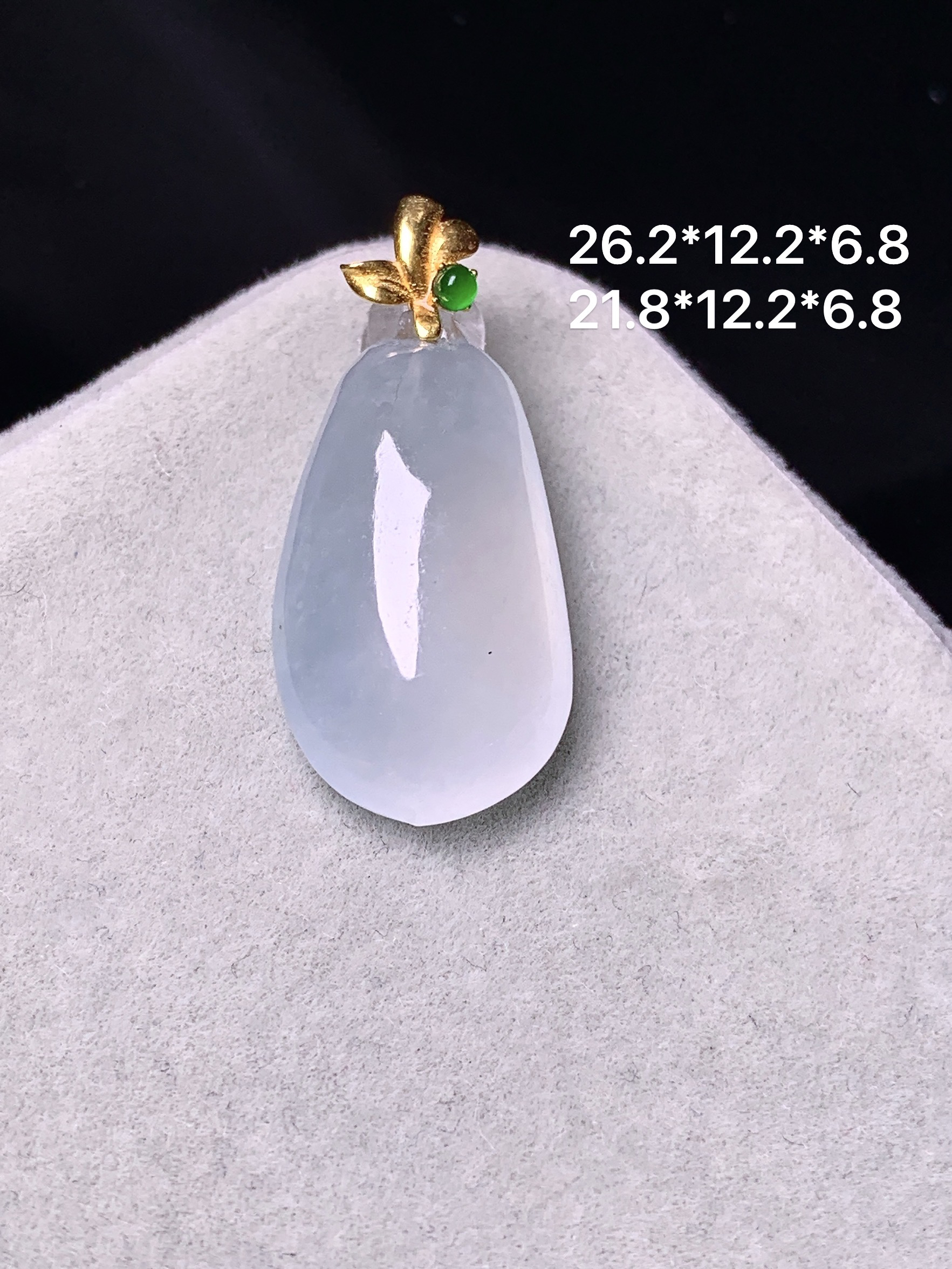 18k金镶嵌冰种福瓜吊坠 玉质细腻 色泽艳丽清新 水润亮眼 整体尺寸26.2*12.2*6.8j2