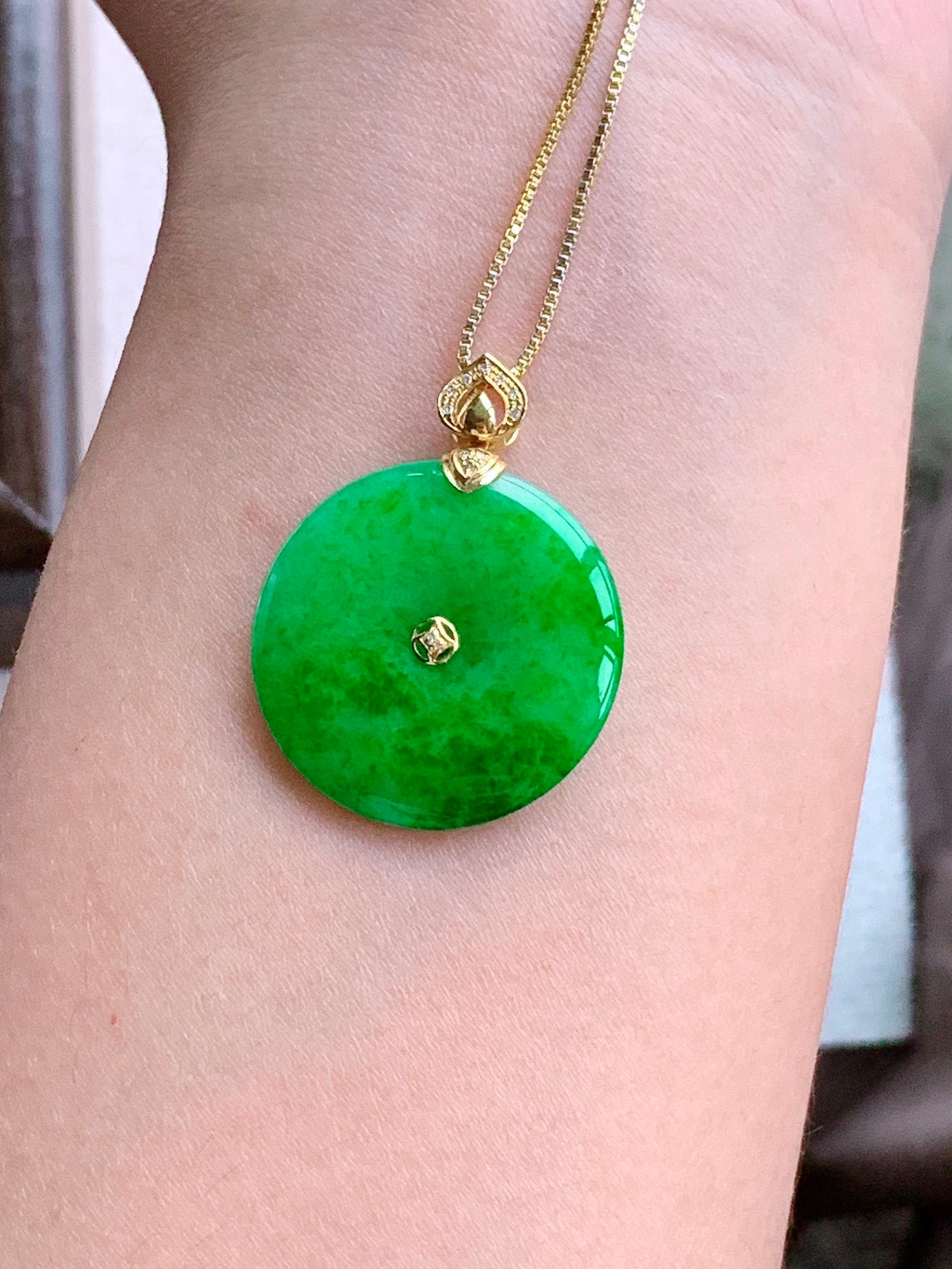 阳绿平安扣飘花平安扣吊坠  
【整体】31
【裸石】23.8-3.3