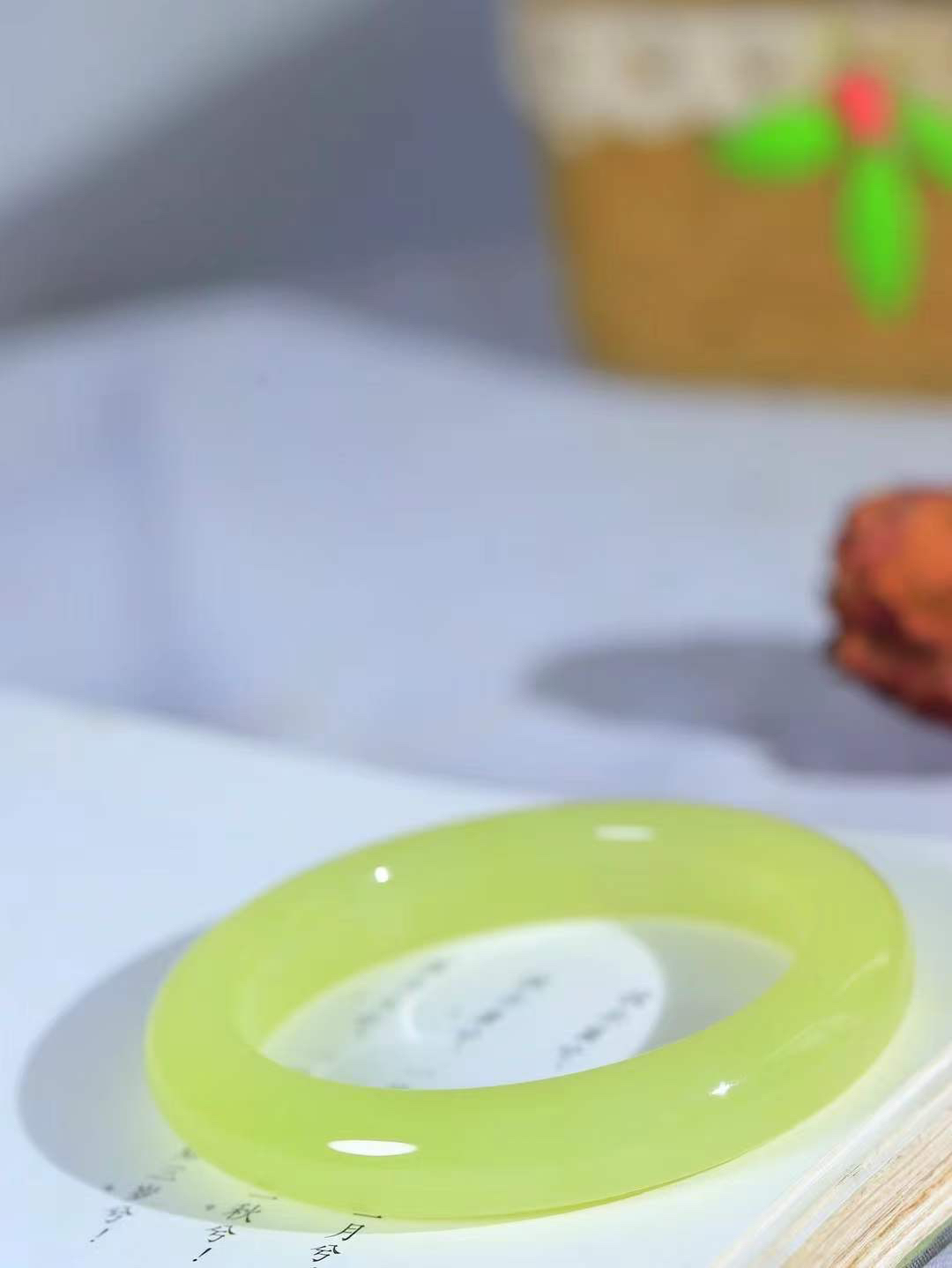 （冬日暖阳.手镯）

精品和田玉黄口料手镯 质地油润，大气雅致，清风明月潺潺，浮浮洗尽铅华随于心