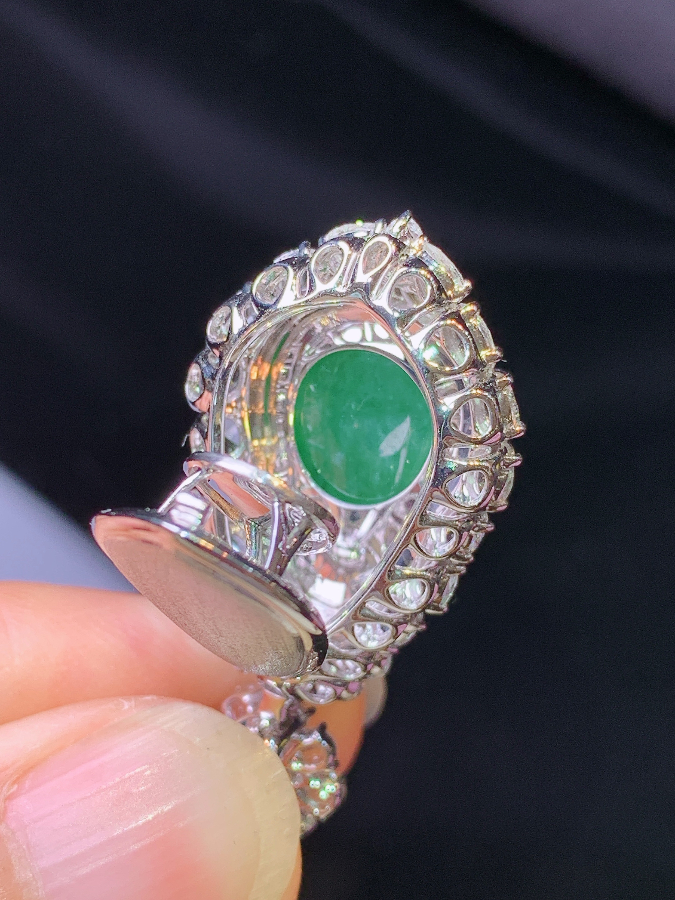 18k金钻镶嵌满绿葫芦吊坠 玉质细腻 色泽艳丽清新 水润亮眼 整体尺寸34.5*17.2*13c4