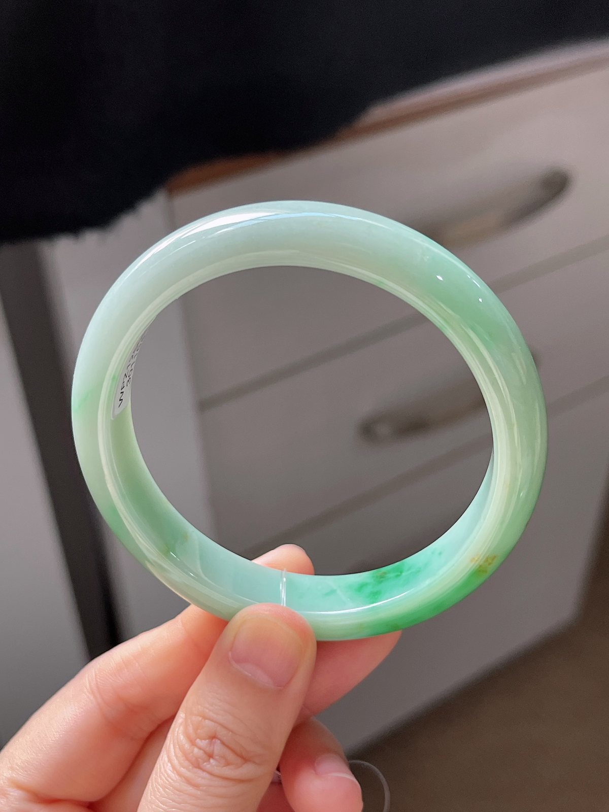 正圈57.5圈口，翡翠糯化种飘绿手镯