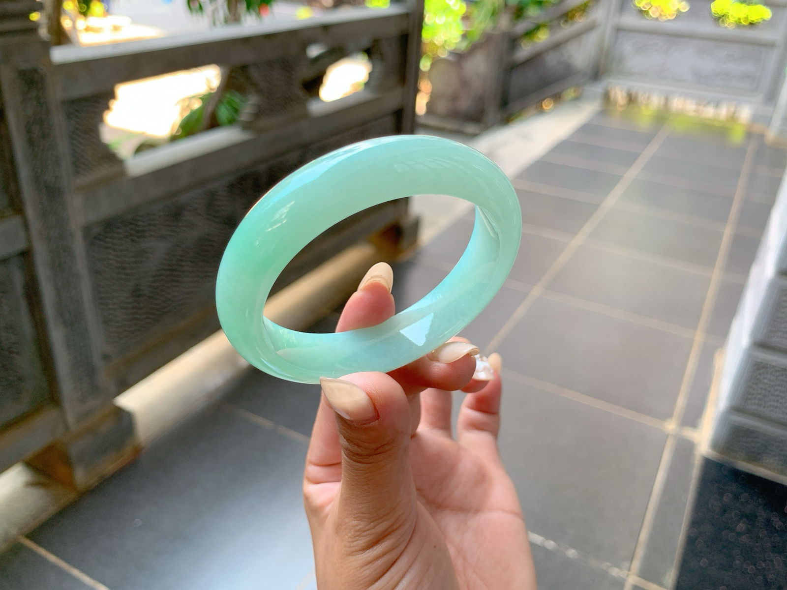 ｜54圈口
满色冰绿晴，颜色清新自然，甜美可爱，底妆冰润细腻，局部夹点黄翡很亮眼，