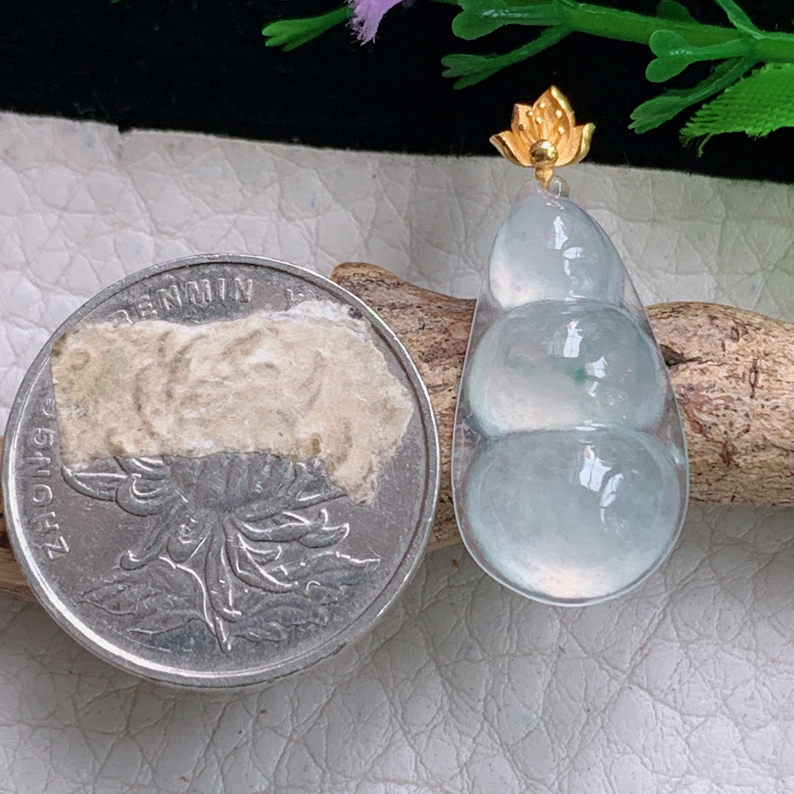 xo实拍30*13.2*5.8缅甸翡翠a货冰种飘花平安豆 翡翠豆荚 状元豆玉挂件 玉坠