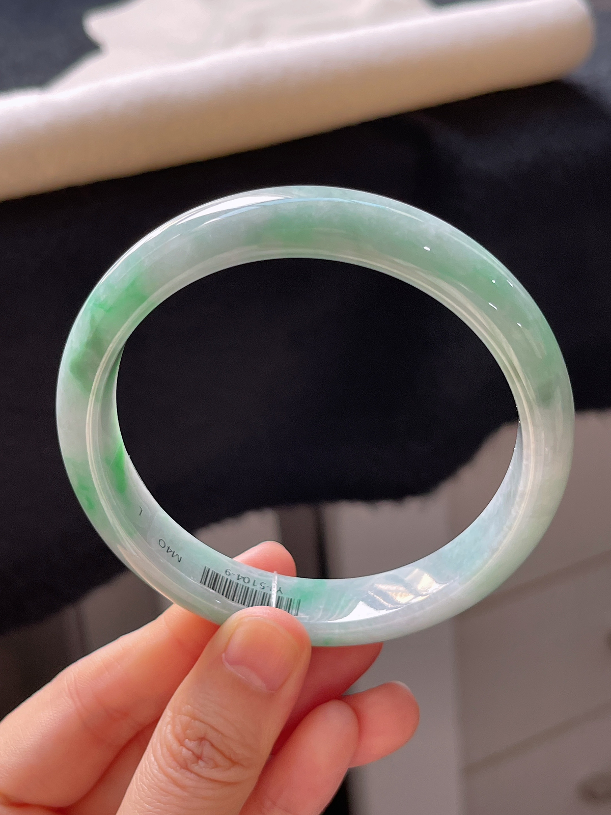 正圈61.8圈口，翡翠糯化种淡绿色手镯