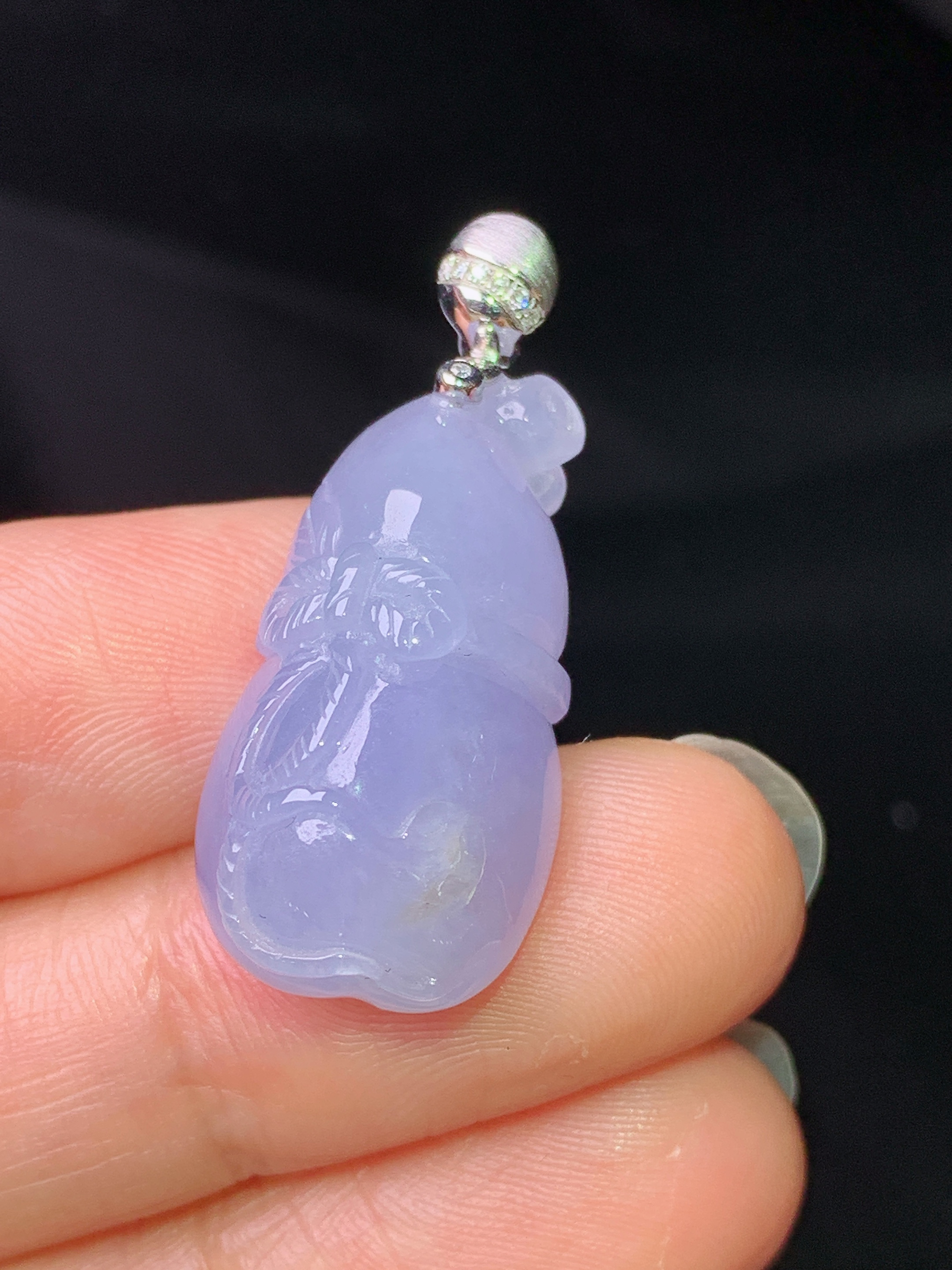 18k金钻镶嵌紫罗兰雕花葫芦吊坠 玉质细腻 色泽艳丽清新 水润亮眼 整体尺寸31.7*13.2*9.5b1