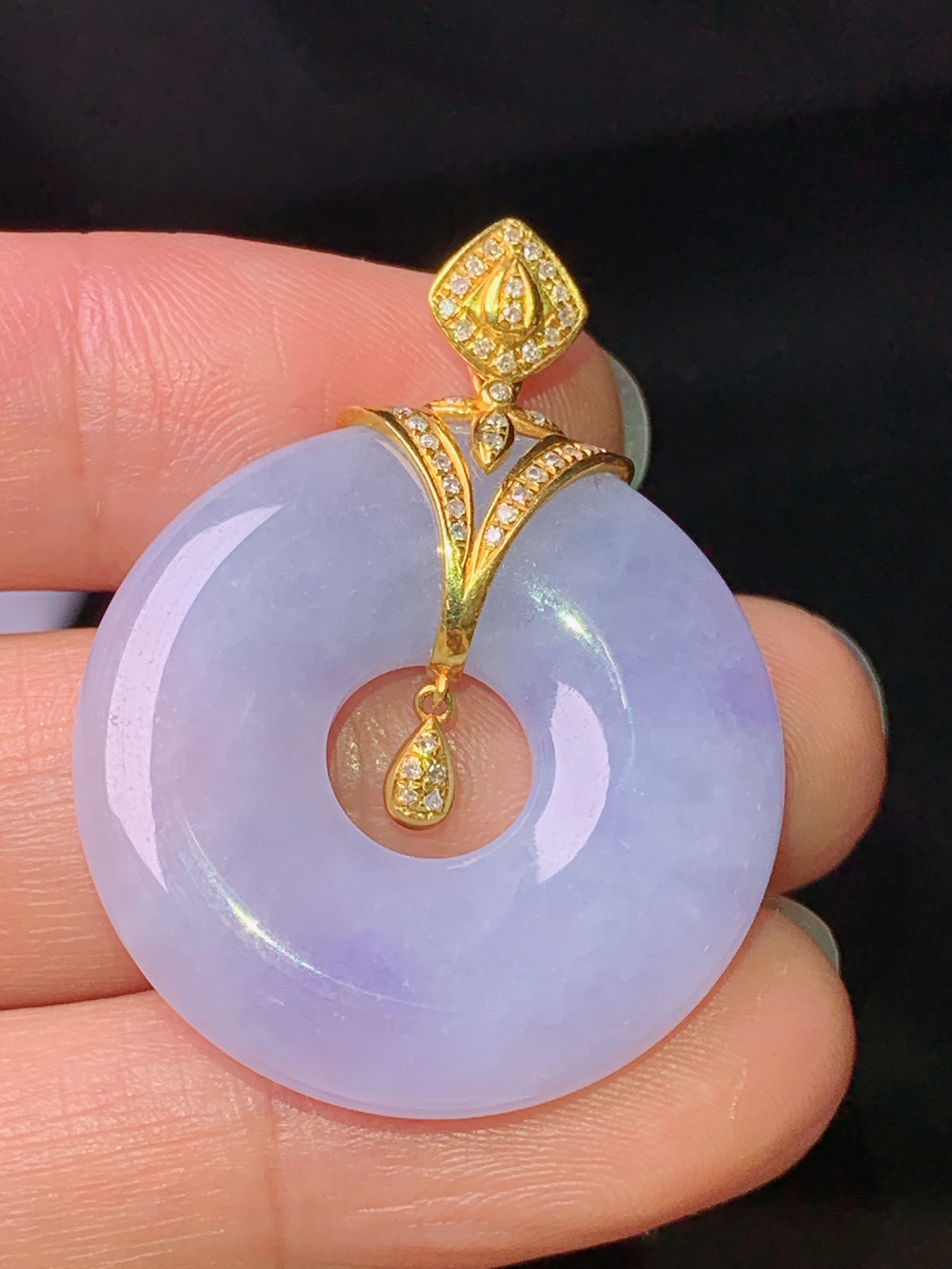 18k金钻镶嵌紫罗兰平安环吊坠 玉质细腻 色泽艳丽清新 水润亮眼 整体尺寸36.5*28*5.5j2