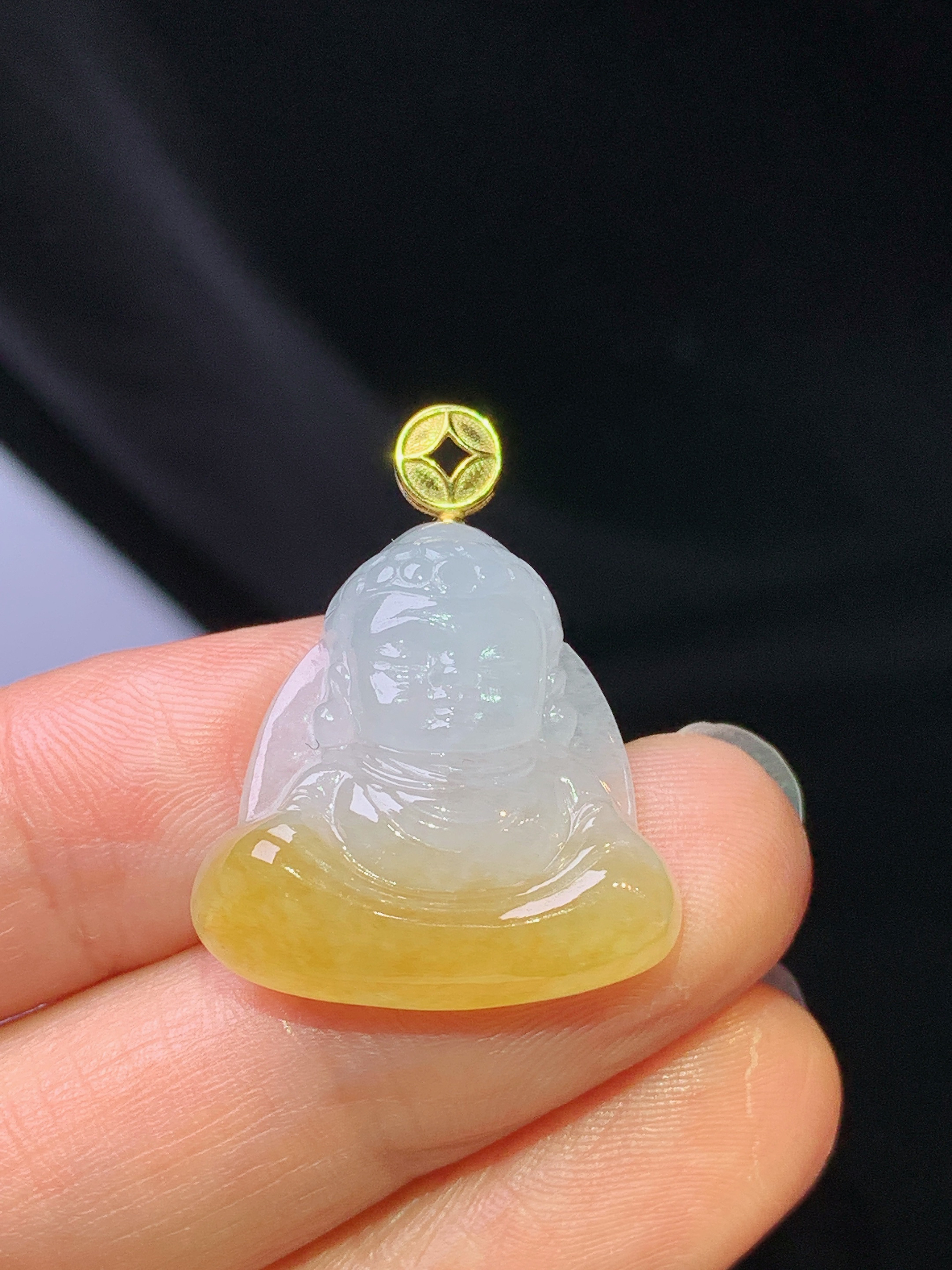 18k金镶嵌飘黄翡宝宝佛吊坠 玉质细腻 色泽艳丽清新 水润亮眼 整体尺寸27.8*21.8*6.2m1