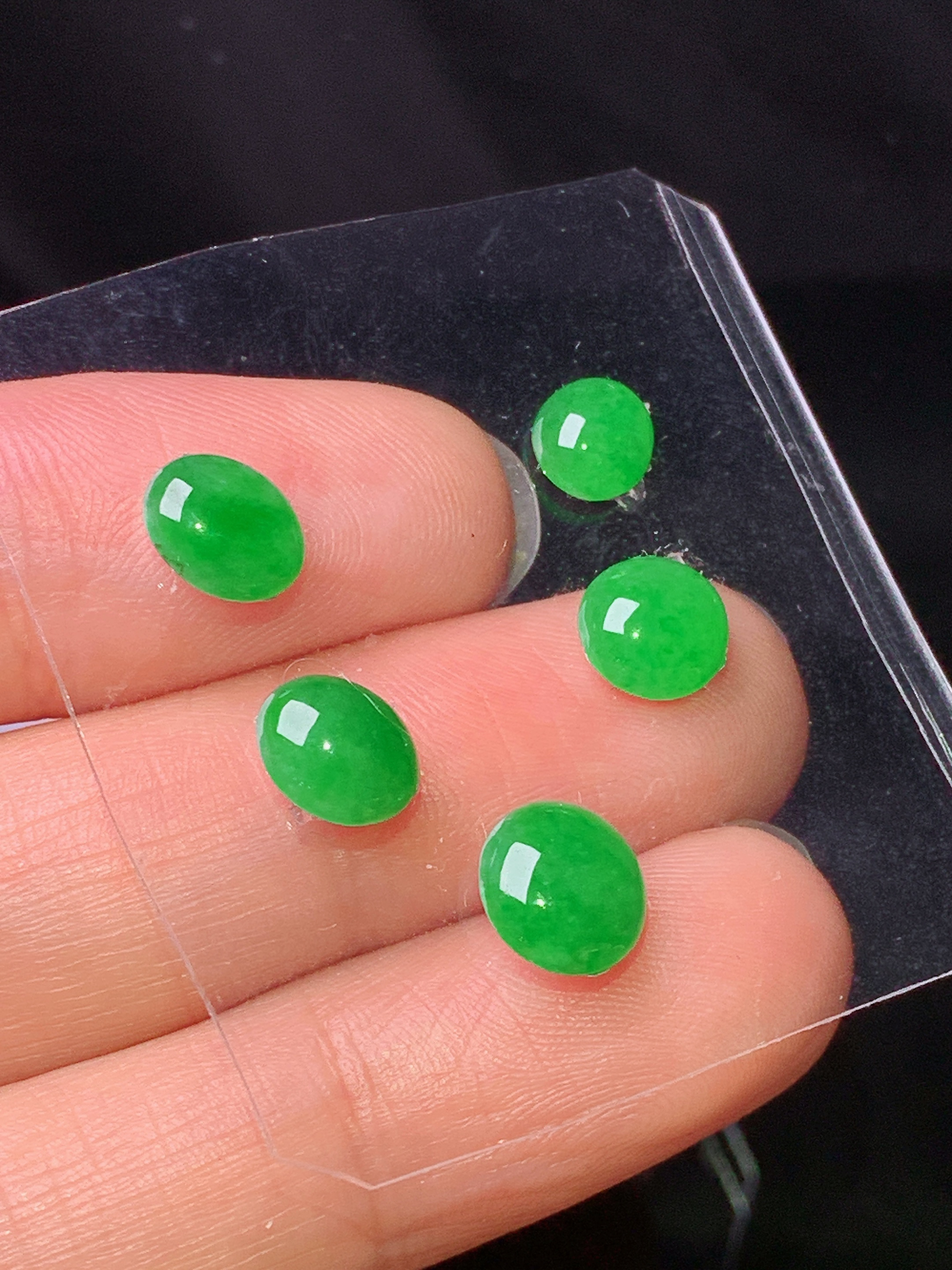 镶嵌款 满绿蛋面一手 玉质细腻 色泽艳丽清新 水润亮眼 整体尺寸7.8*7.2*3L2