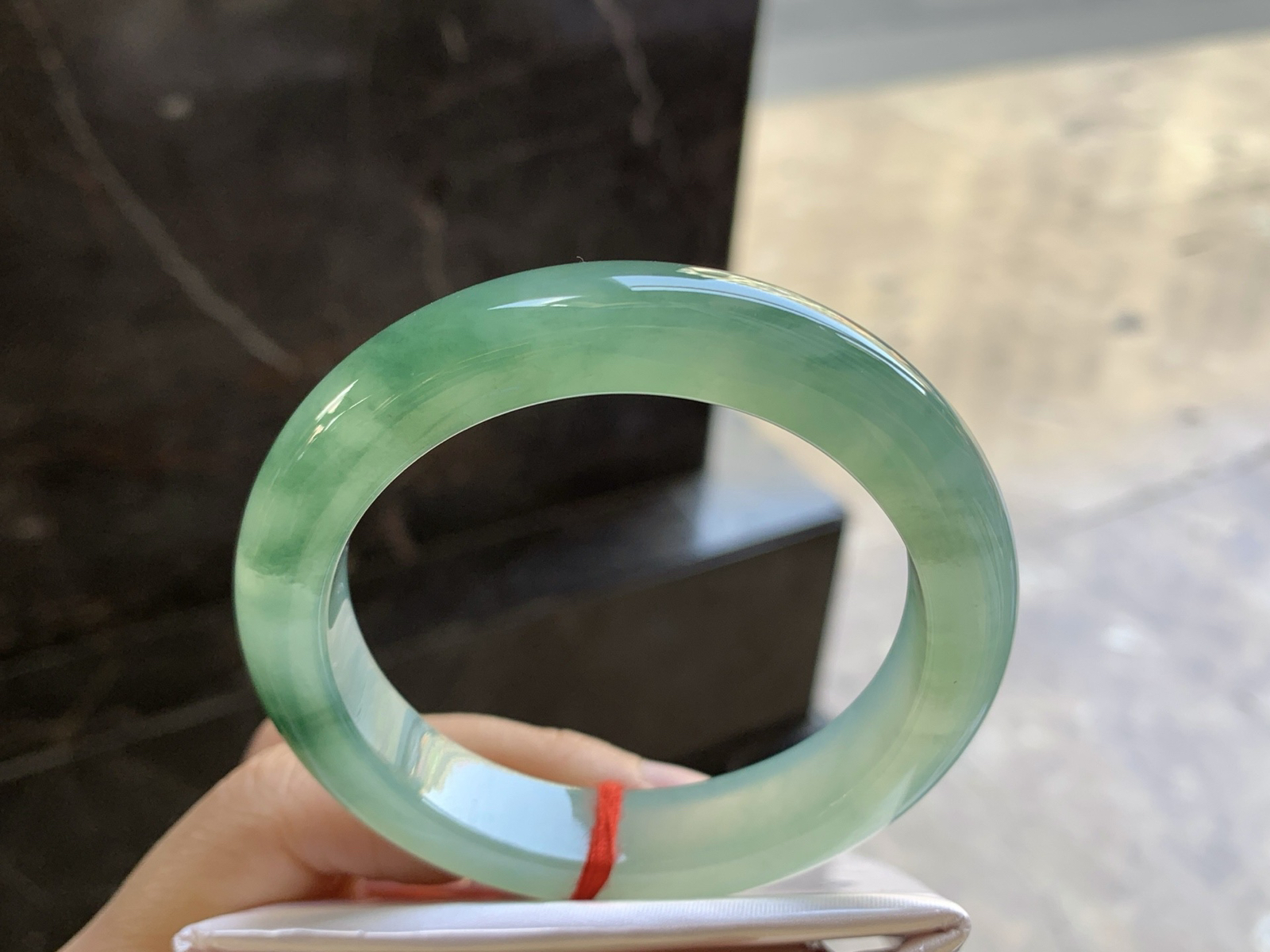 55.5-12.2-9.5

晴水飘花手镯^_^鲜艳