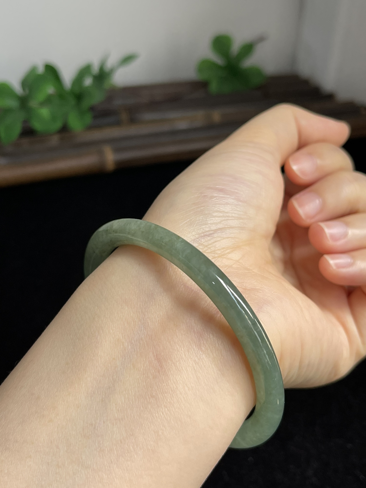 圆镯59圈口，翡翠手镯