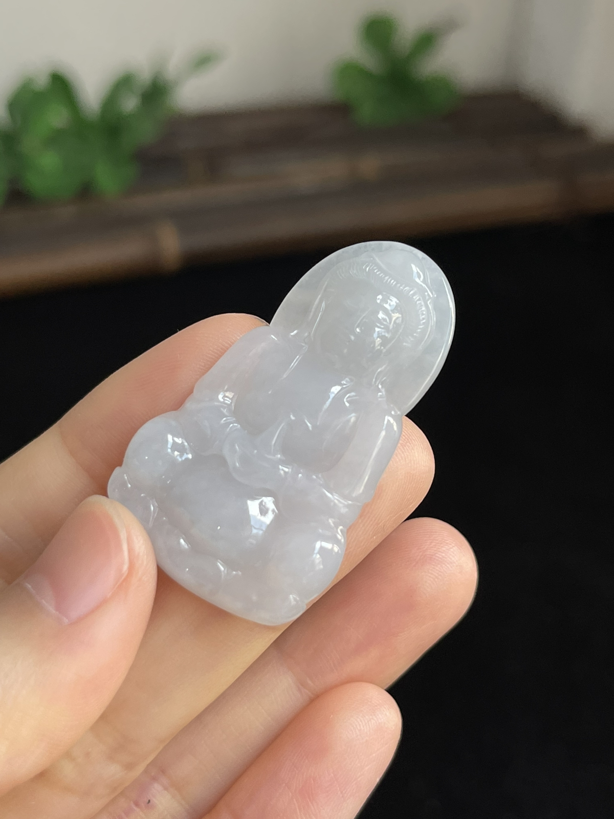 翡翠糯化种白色吊坠