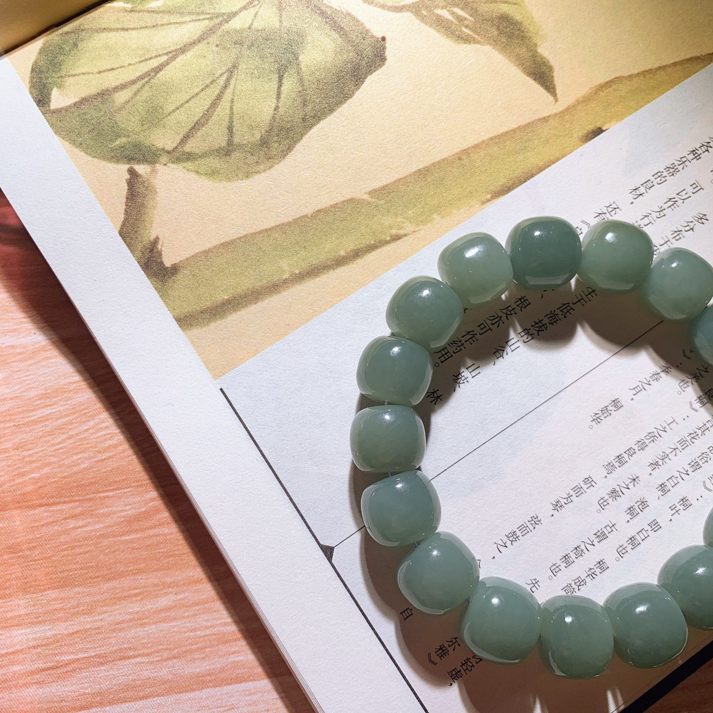 新疆和田玉且末蓝老型珠手串 且末糖手串 单颗尺寸10/12！玉质细腻油润。手推出油。品相大气 lt260323