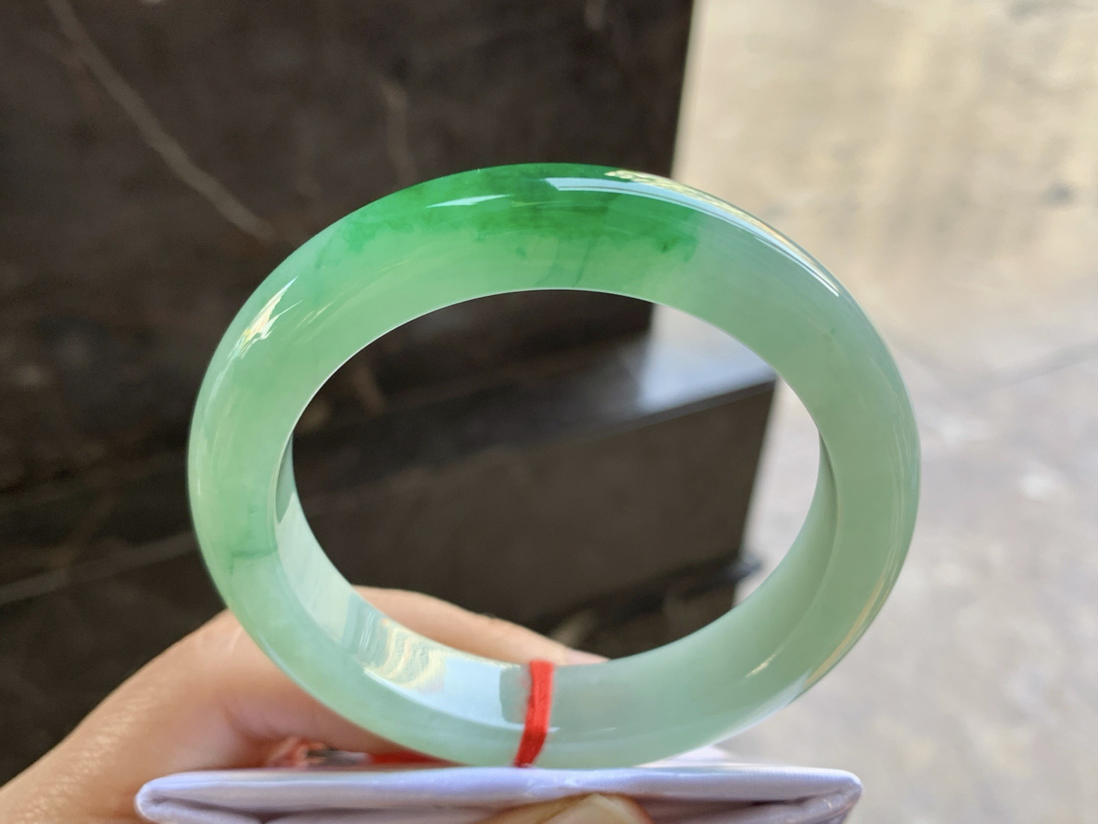 55.5-12.2-9.2

阳绿色手镯^_^色阳