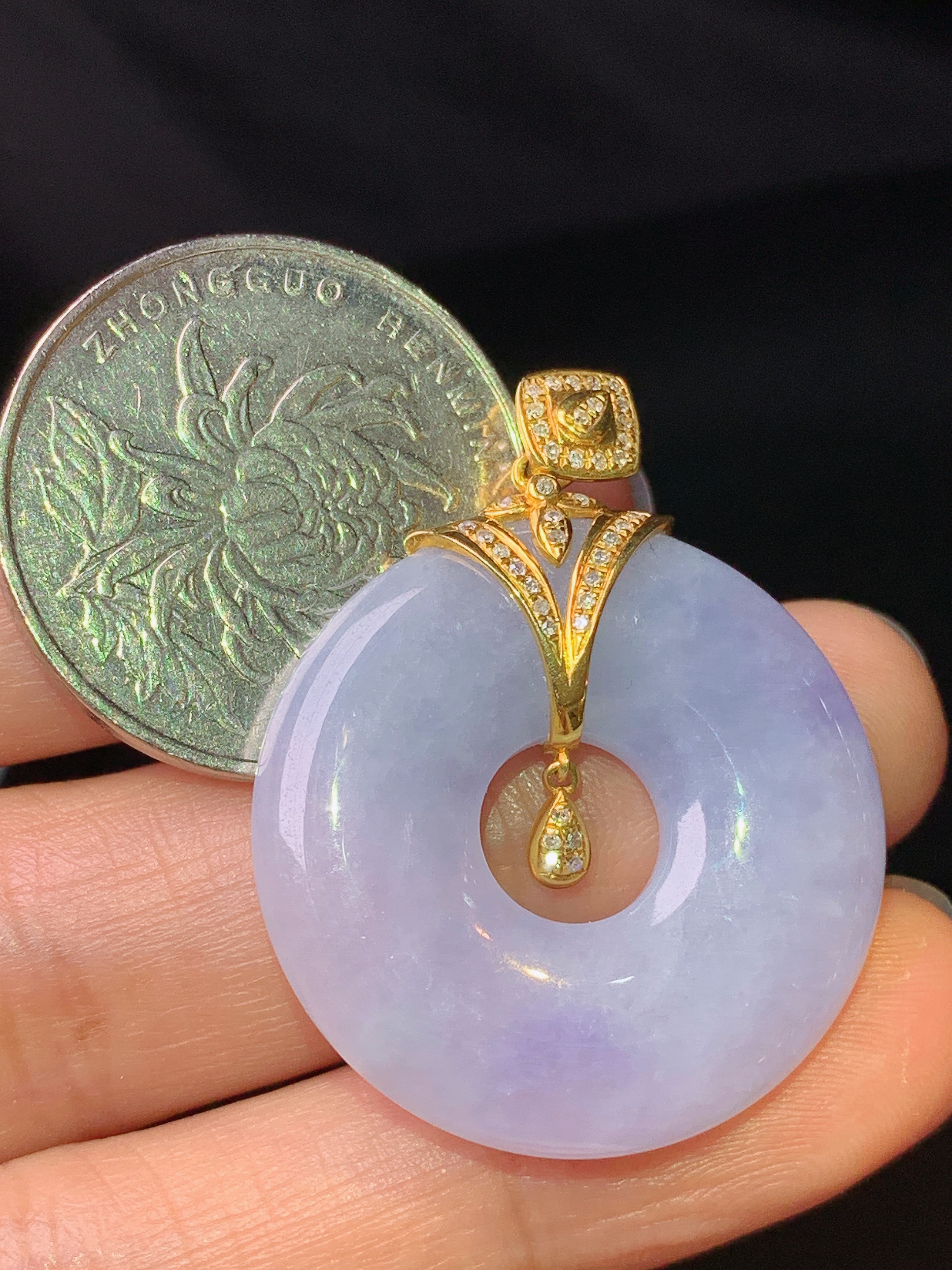 18k金钻镶嵌紫罗兰平安环吊坠 玉质细腻 色泽艳丽清新 水润亮眼 整体尺寸36.5*28*5.5j2