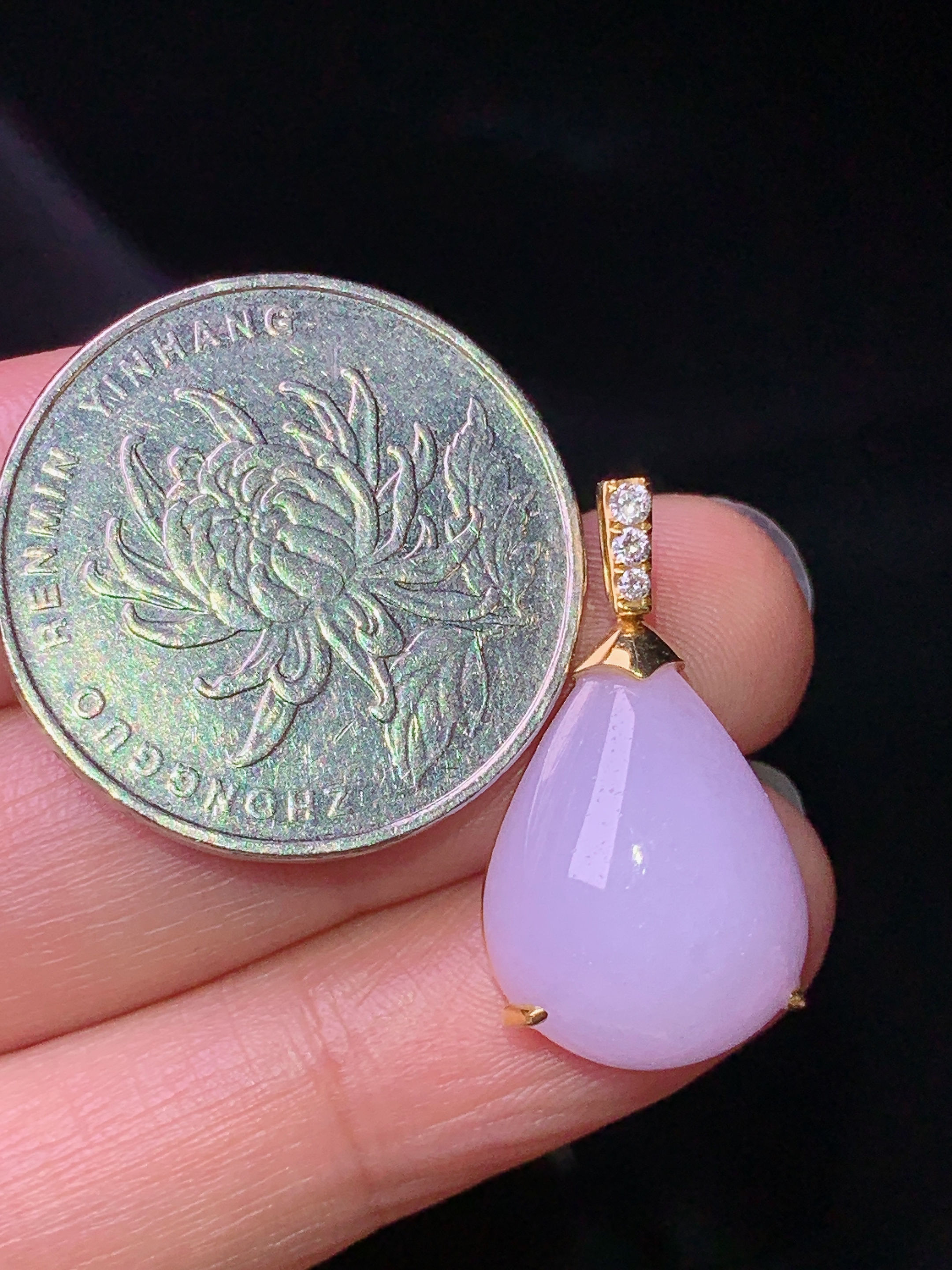 18k金钻镶嵌淡紫罗兰水滴吊坠 玉质细腻 色泽艳丽清新 水润亮眼 整体尺寸24.6*13.8*8b1