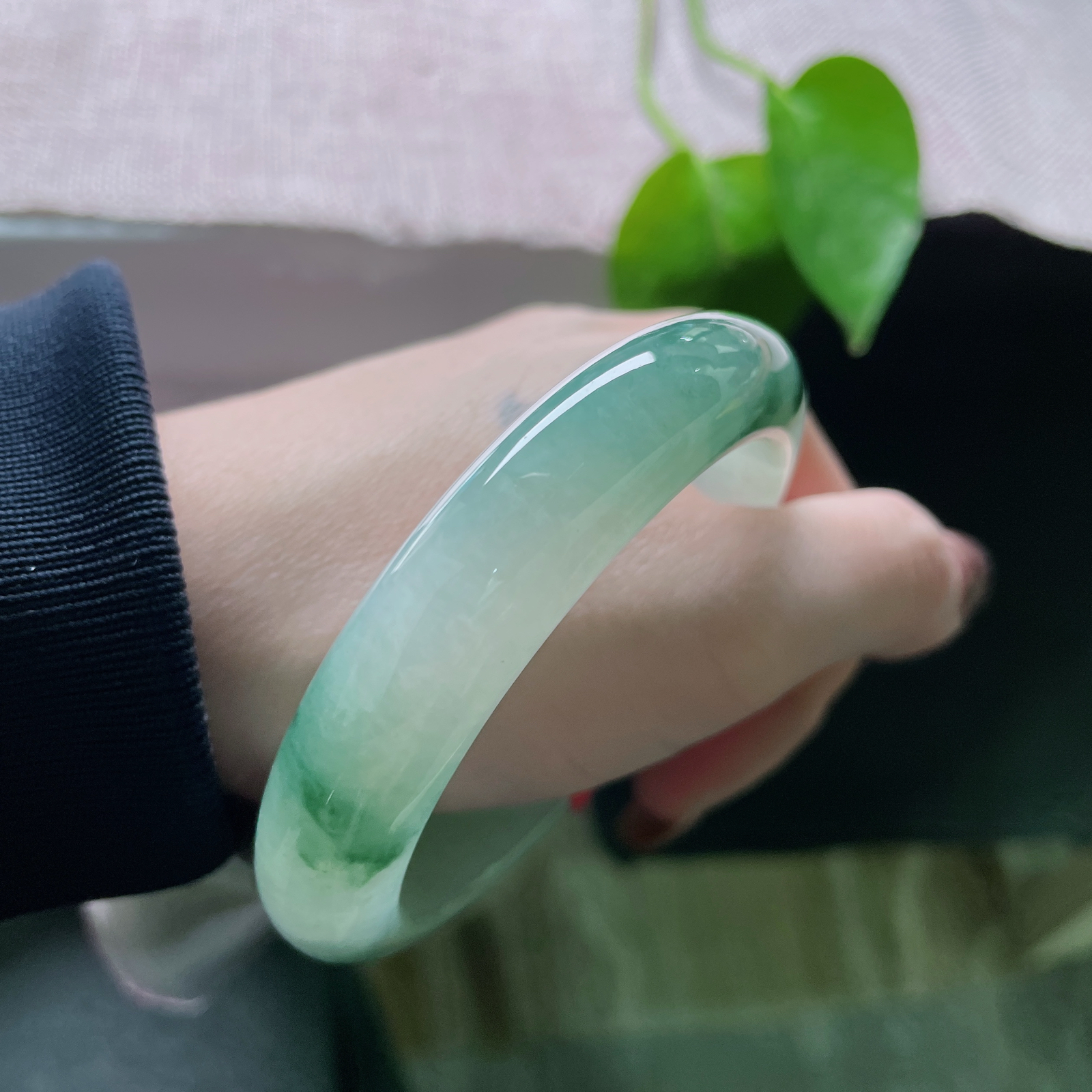 56.5/12.8/8.6，飘花正圈，版型好，优雅，灵动雅致