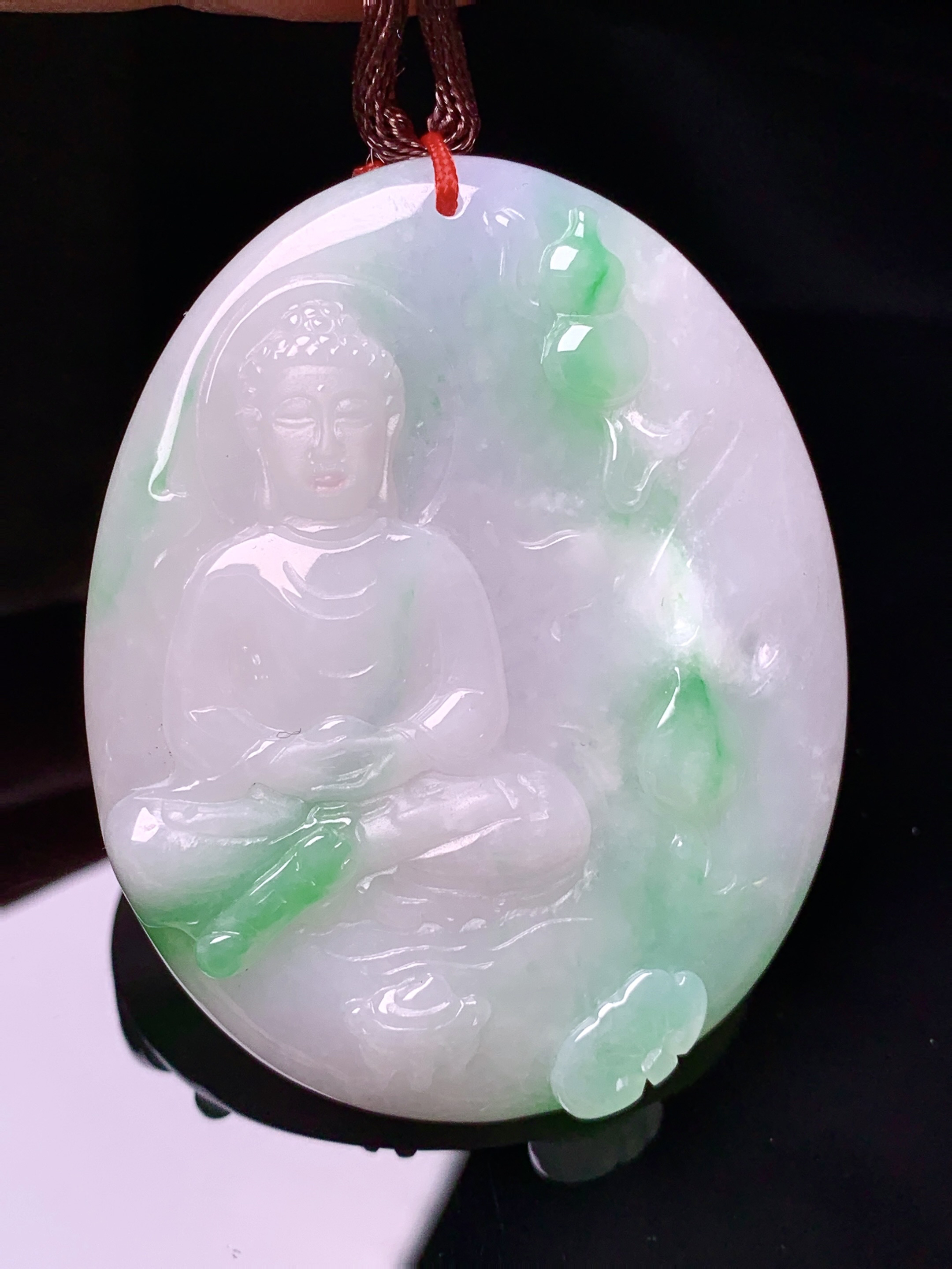 飘绿观音菩萨吊坠 玉质细腻 色泽艳丽清新 水润亮眼 整体尺寸51.5*41*5.3b2