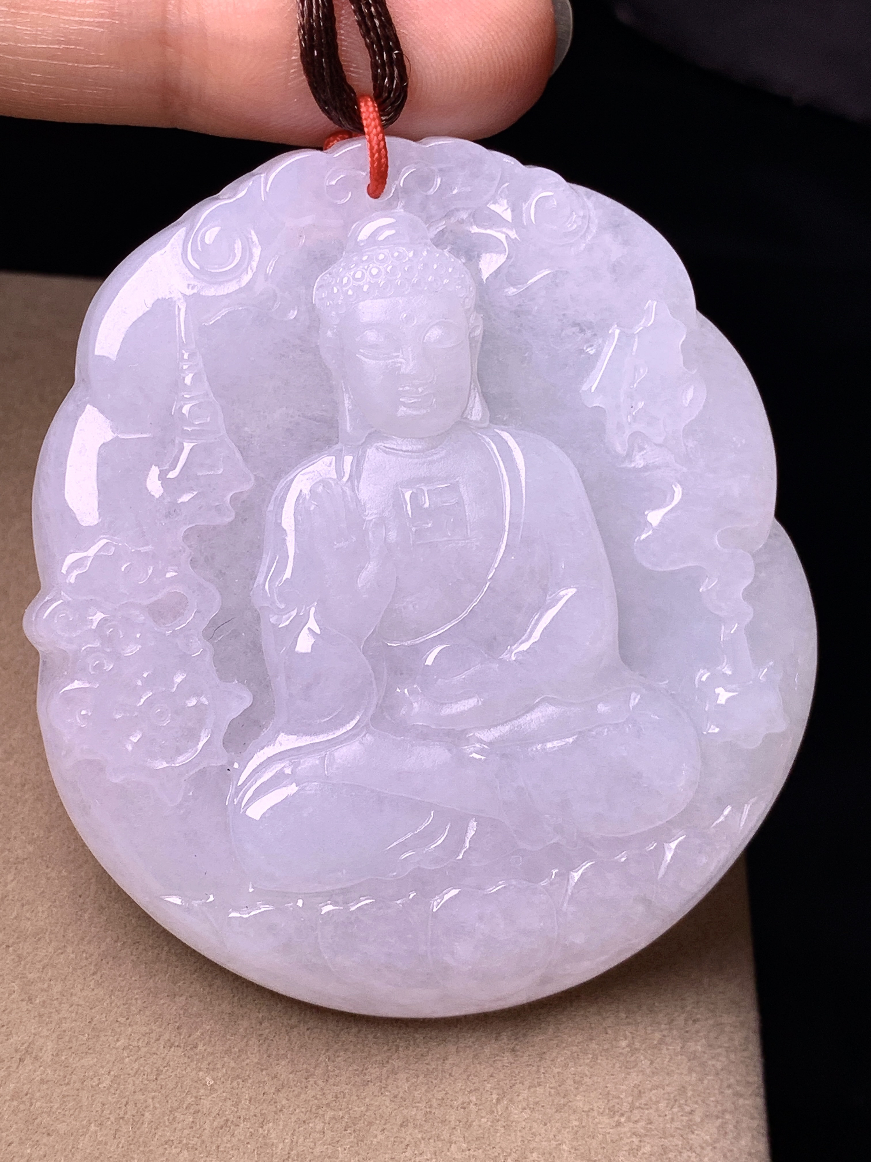 冰种大日如来吊坠 玉质细腻 色泽艳丽清新 水润亮眼 整体尺寸65*49.6*6b2