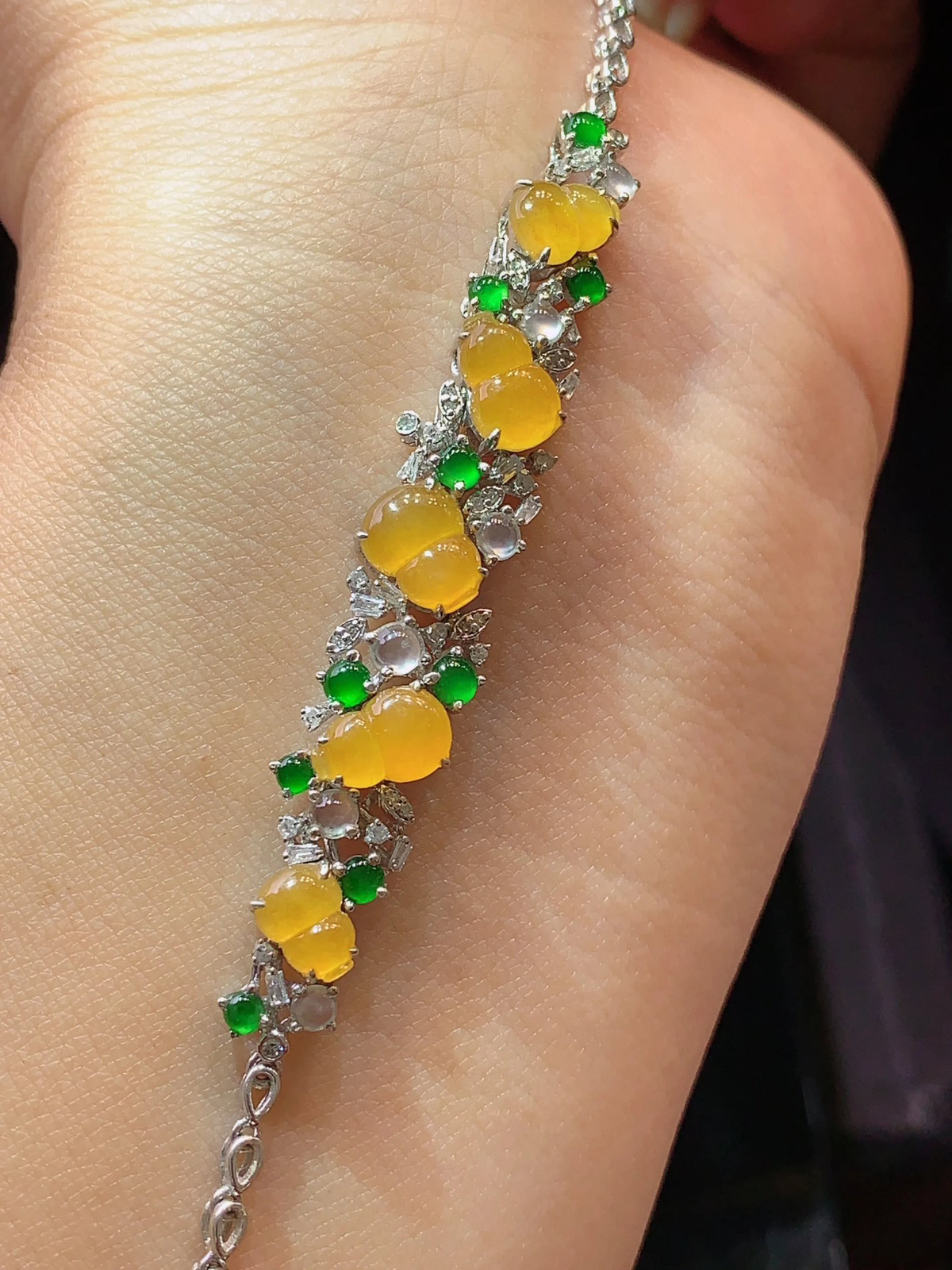 18k金钻镶嵌黄翡葫芦手链 玉质细腻 色泽艳丽 整体尺寸55.8*9*5.3