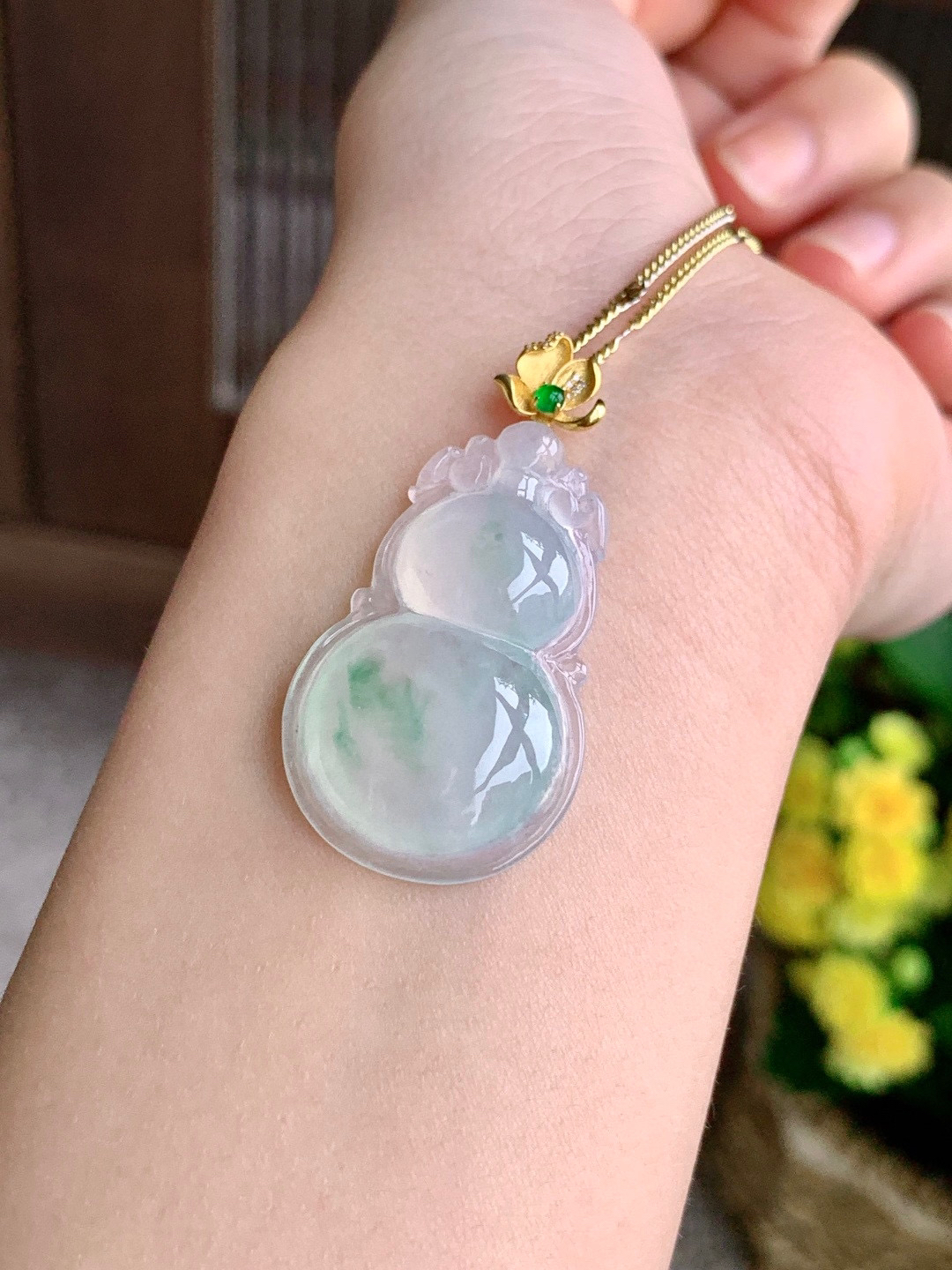 【镶嵌】冰飘花葫芦大葫芦吊坠  
【说明】缅料 18k金镶嵌 性价比高  
【整体】38.8
【裸石】31.7-20-5.7