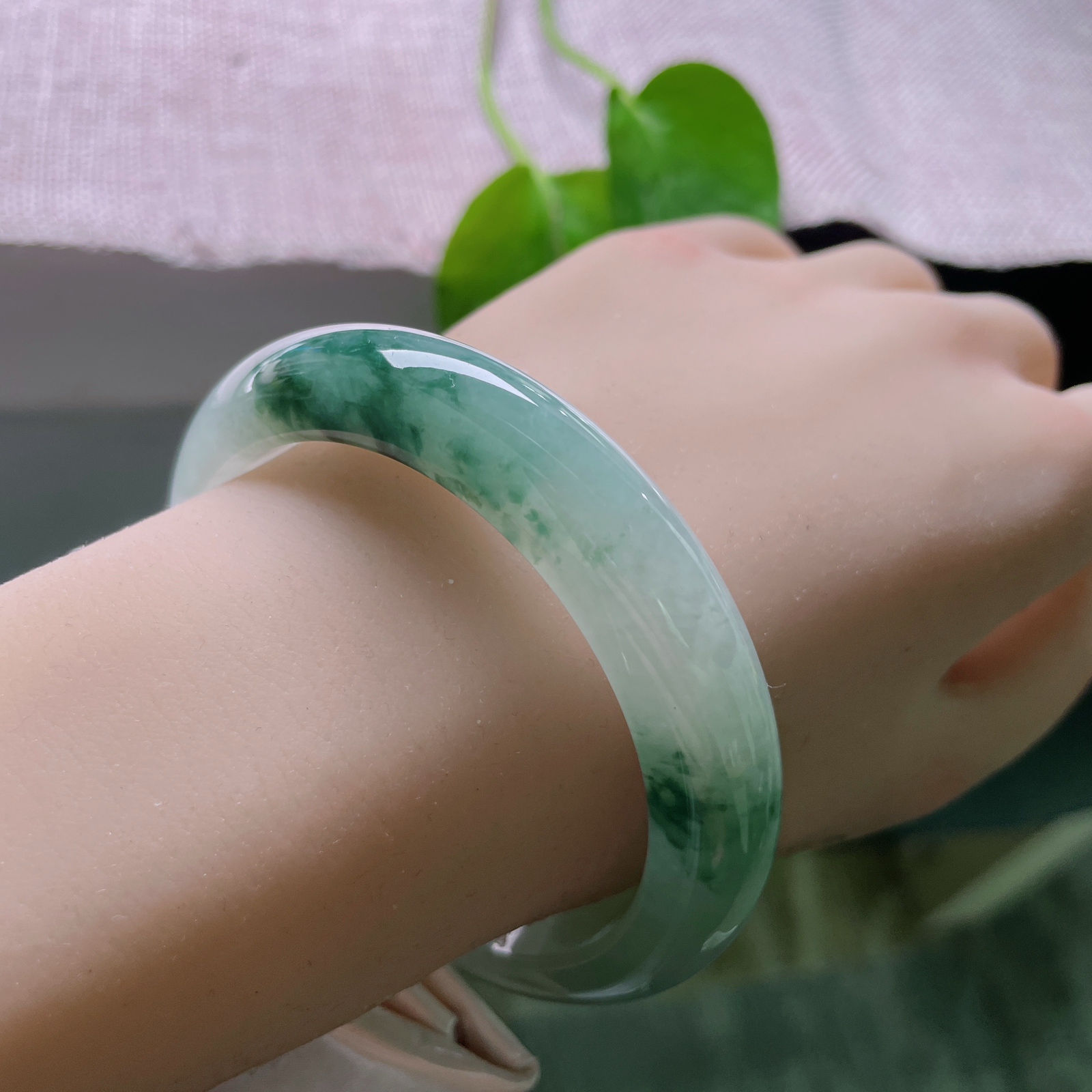 56.5/12.8/8.6，飘花正圈，版型好，优雅，灵动雅致