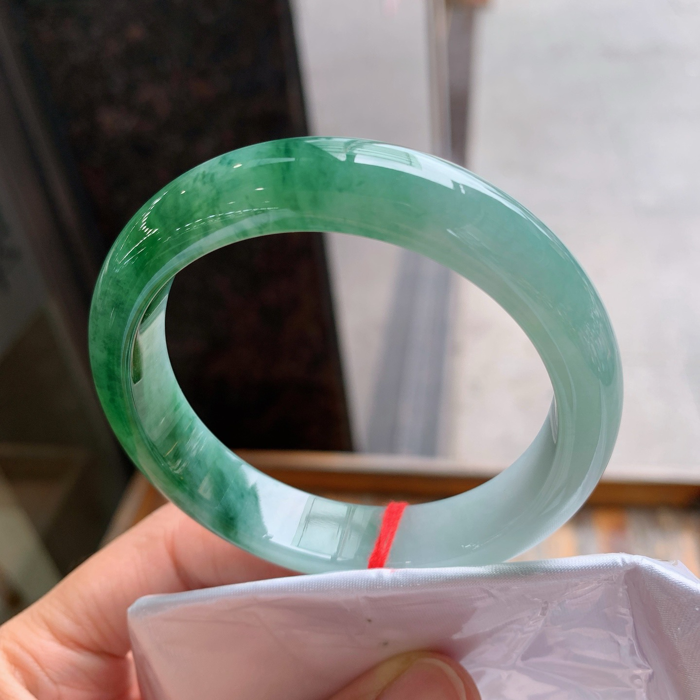 正圈冰飘花 无瑕 尺寸：56.2/13/8.2  细腻