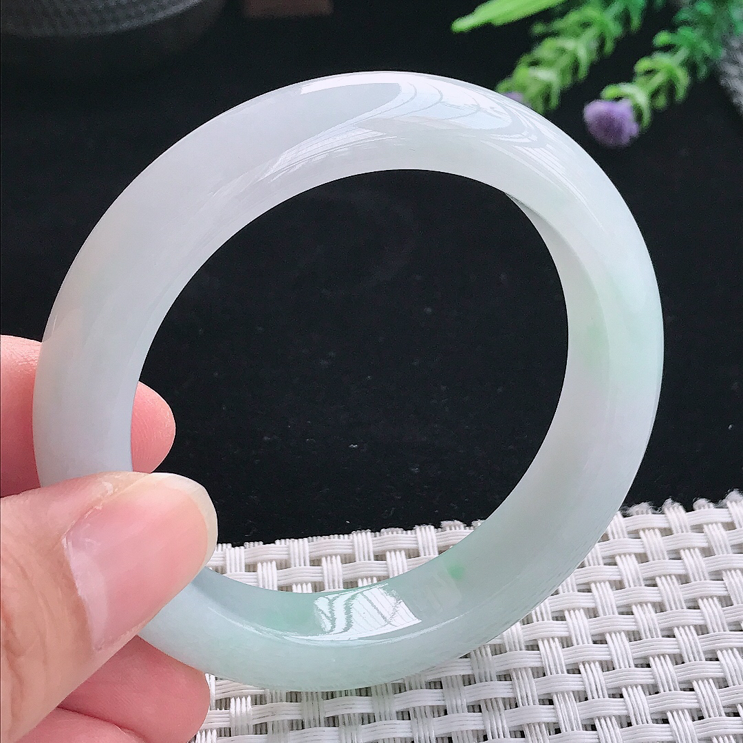 实拍A货翡翠54/12.5/9老坑冰润起胶飘绿手镯玉镯手环