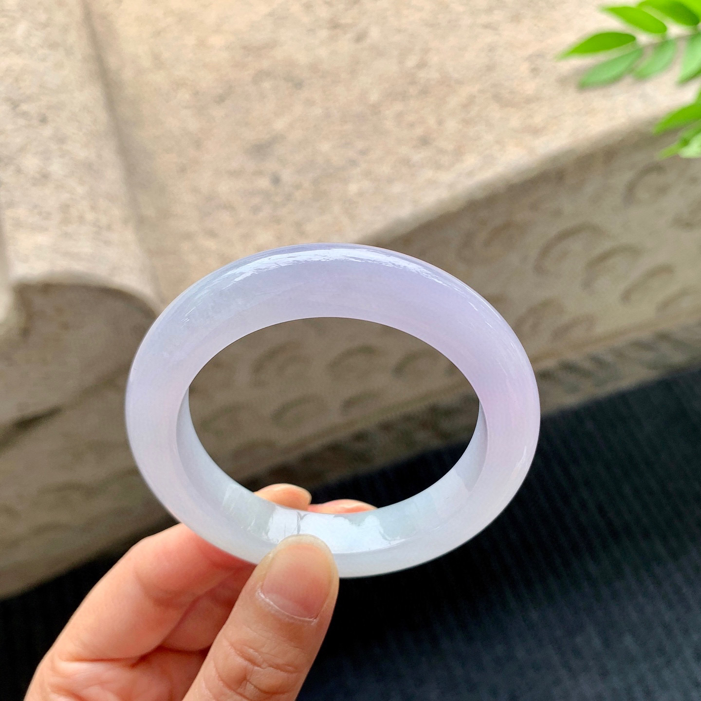 正圈50 51
【圈口】51/11/9
【描述】糯冰紫罗兰，水润，种老，细腻，无裂纹！