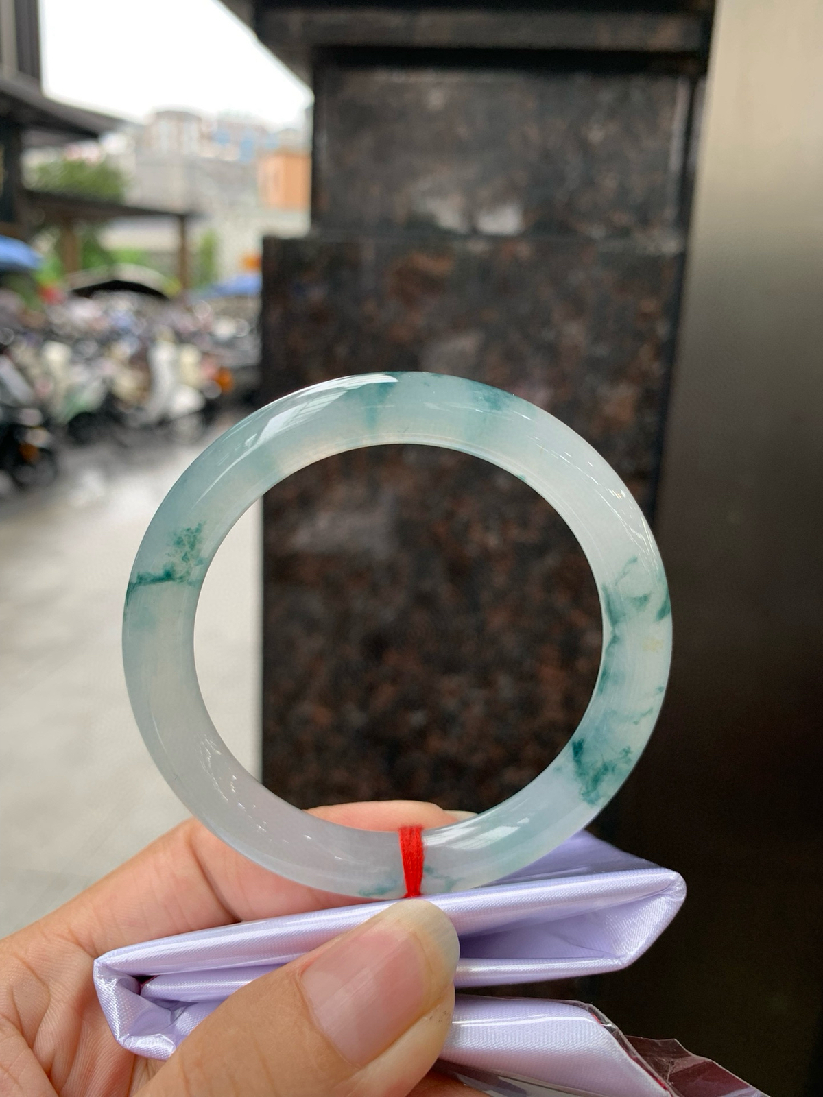 冰飘花美人条
54.2-8.5-8.9
山水有色，出晨不染，袅袅清幽撩人面，充满韵味的冰飘花，宛如清