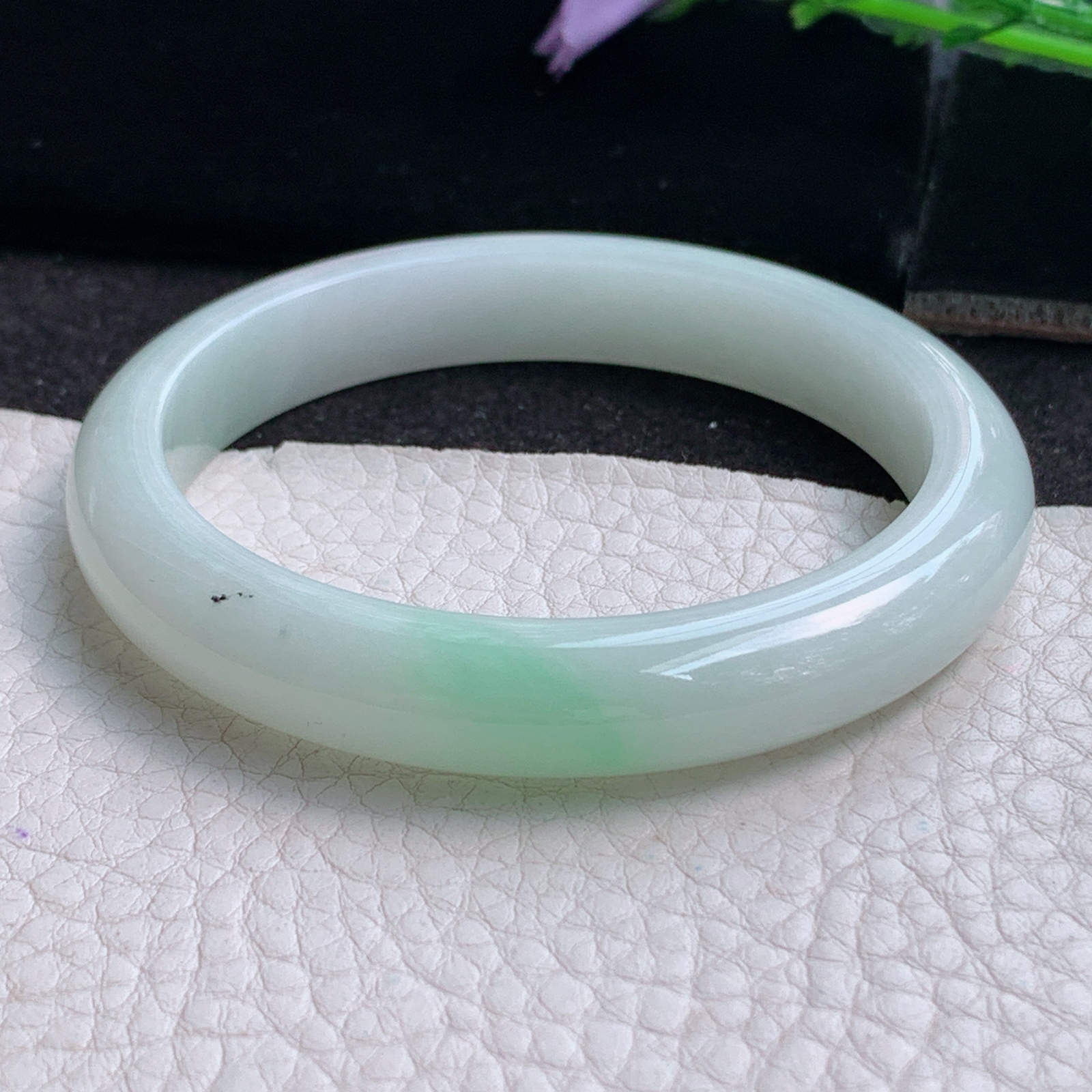 js实拍56*10.3*7.4平安镯 天然翡翠A货玉手镯精美飘绿秀气正圈玉手环