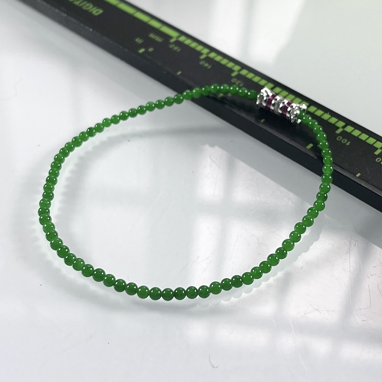 缅甸天然翡翠A货，卡2.5冰种满绿正阳绿小米珠小圆珠手串手链，尺寸：2.5mm/76颗，长度175mm，重量：2.44g