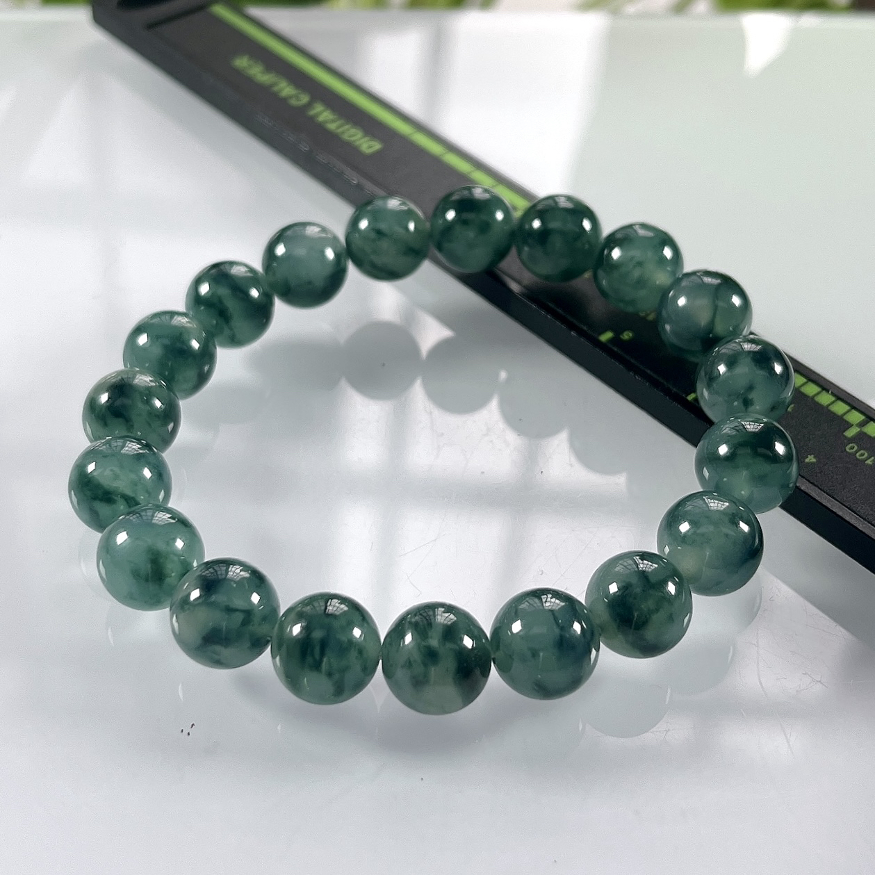 缅甸天然翡翠A货，卡10冰种起胶飘花圆珠手串手链，尺寸：10mm/19颗，重量：33.37g