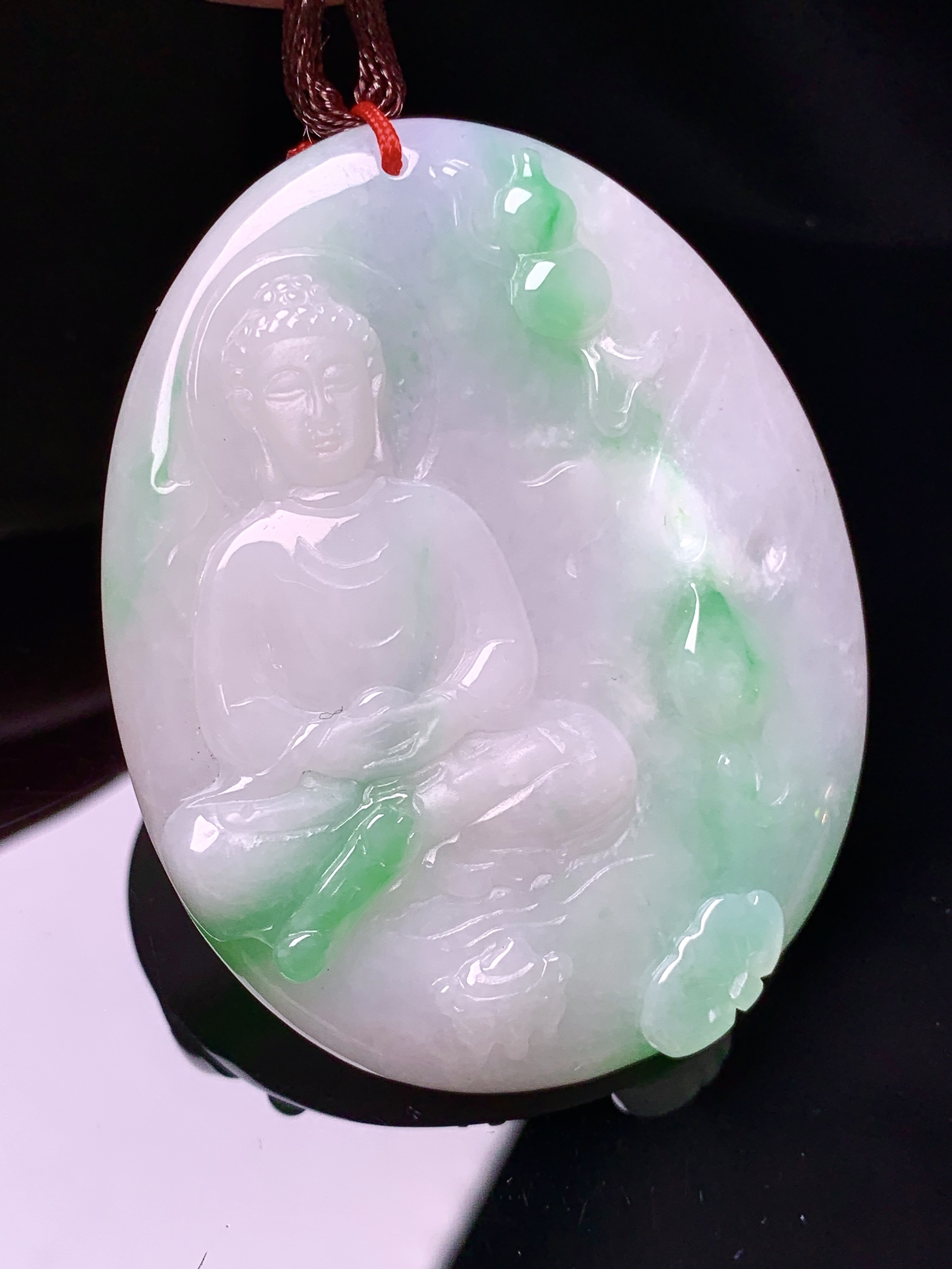 飘绿观音菩萨吊坠 玉质细腻 色泽艳丽清新 水润亮眼 整体尺寸51.5*41*5.3b2