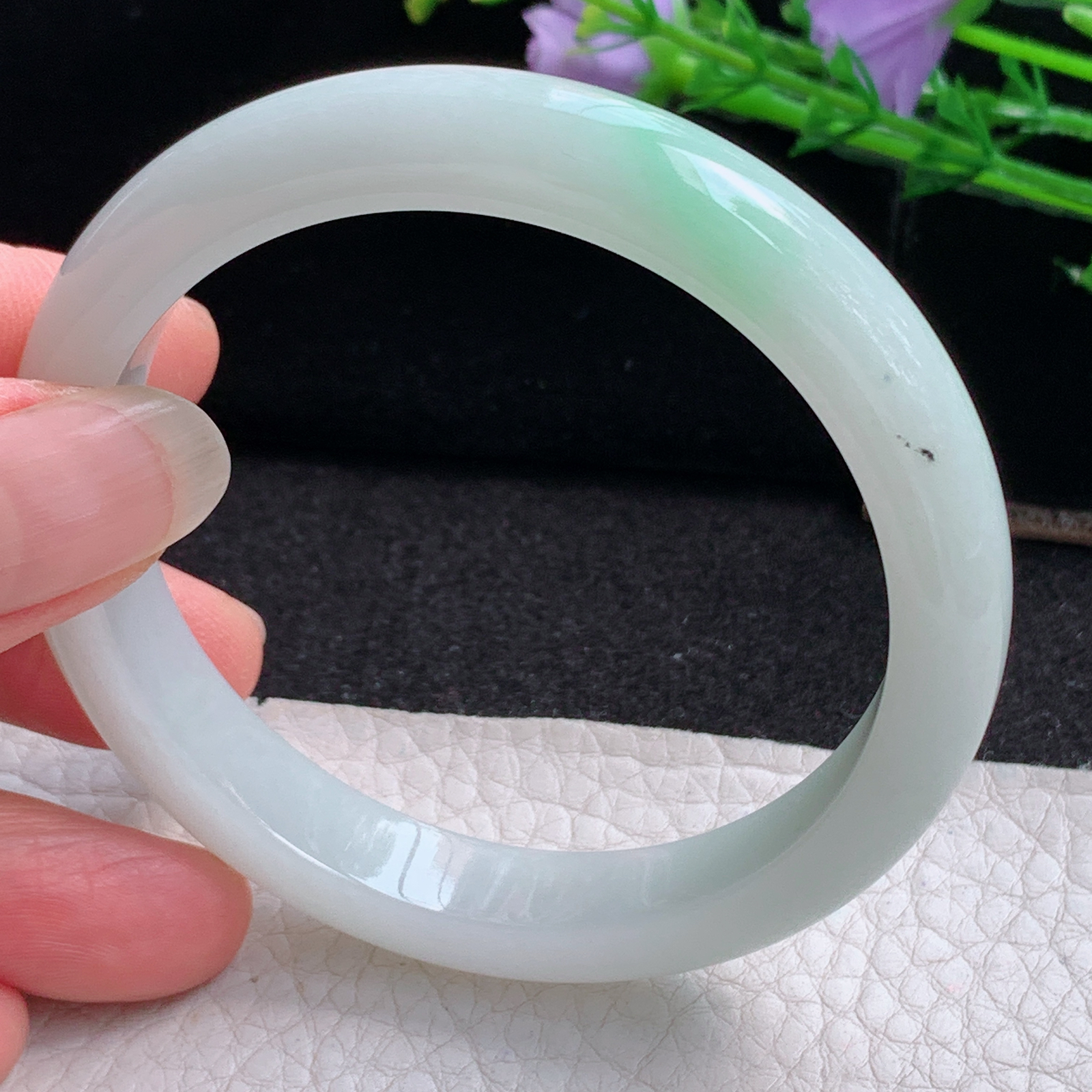 js实拍56*10.3*7.4平安镯 天然翡翠A货玉手镯精美飘绿秀气正圈玉手环