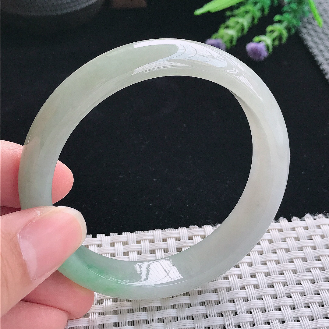 实拍A货翡翠58.5/13.3/8老坑冰润飘绿手镯玉镯手环