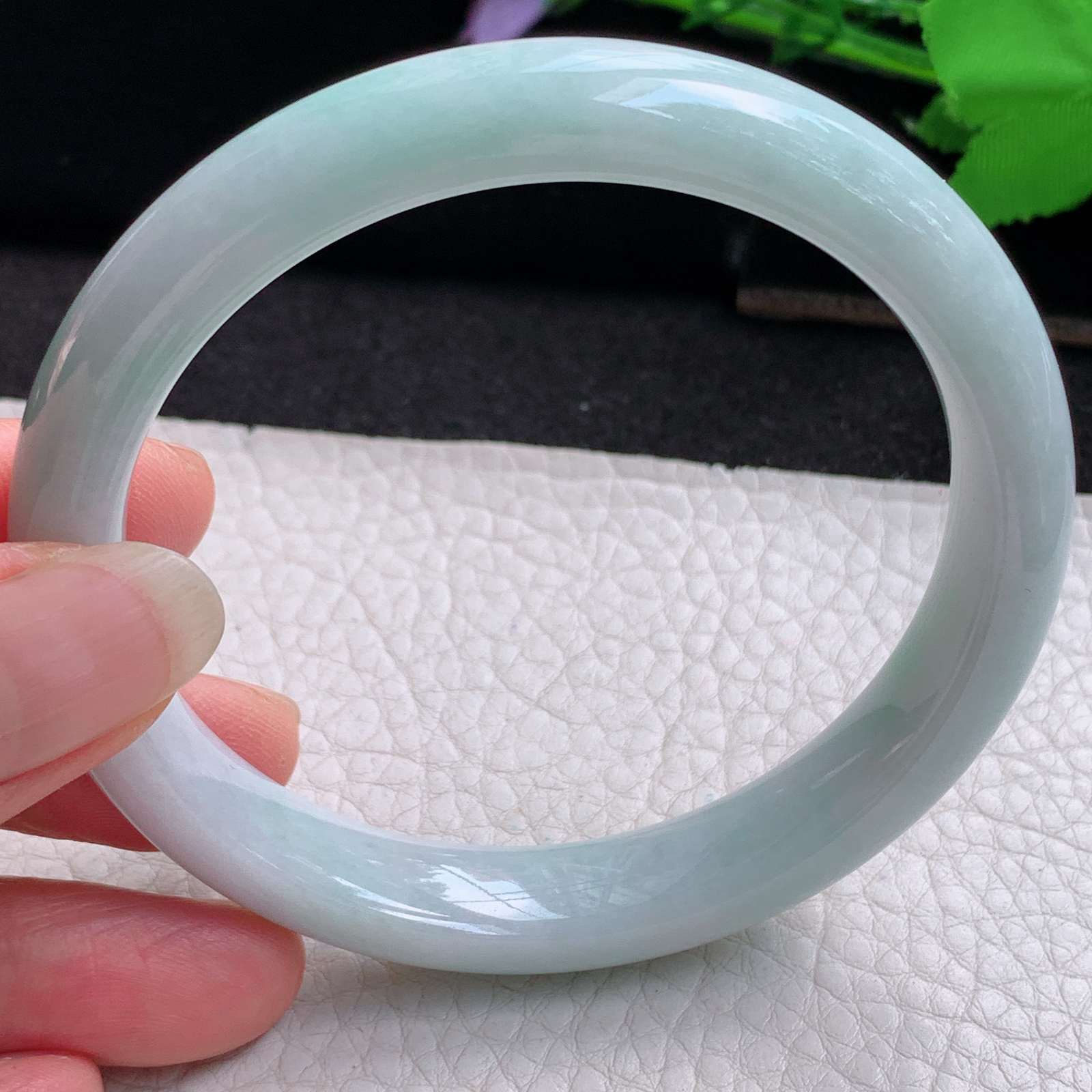 js大圈口61.5*11.5*8.3平安镯 天然翡翠A货玉手镯精美浅绿清新正圈玉手环