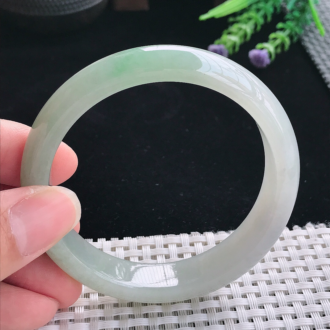 实拍A货翡翠58.5/13.3/8老坑冰润飘绿手镯玉镯手环