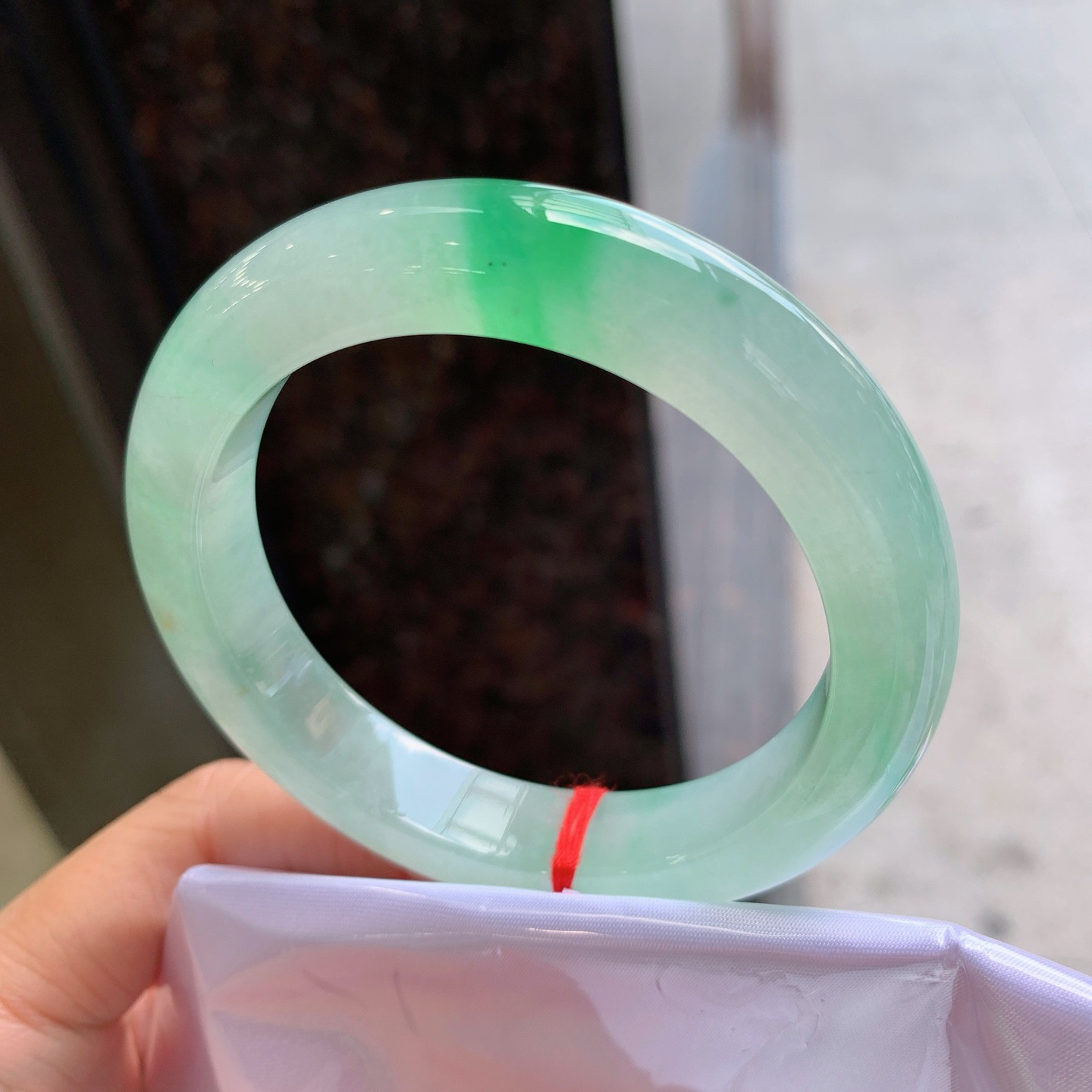 正圈冰飘绿 无瑕 尺寸：55.5/11.6/9.6 ！种色俱佳