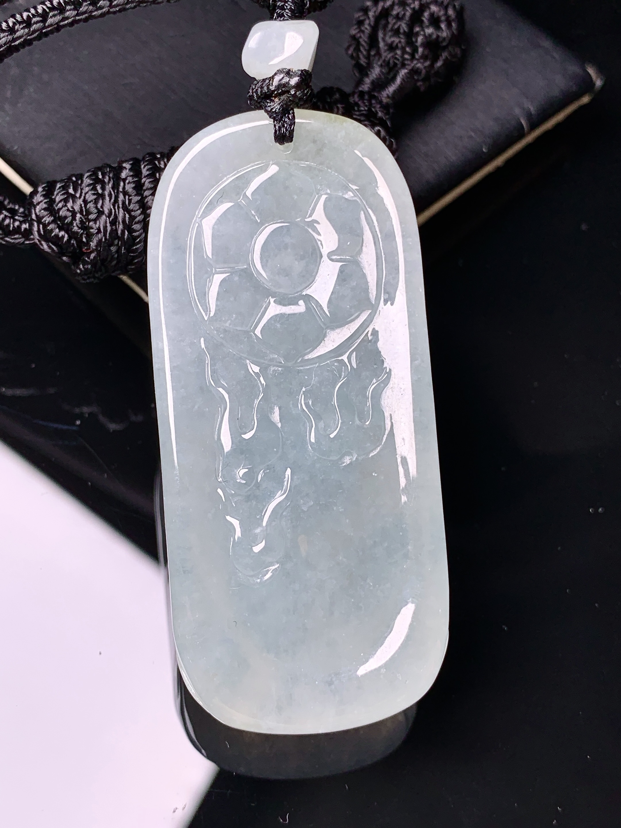 冰种逍遥佛公吊坠 玉质细腻 色泽艳丽清新 水润亮眼 整体尺寸55.8*24.8*14L1