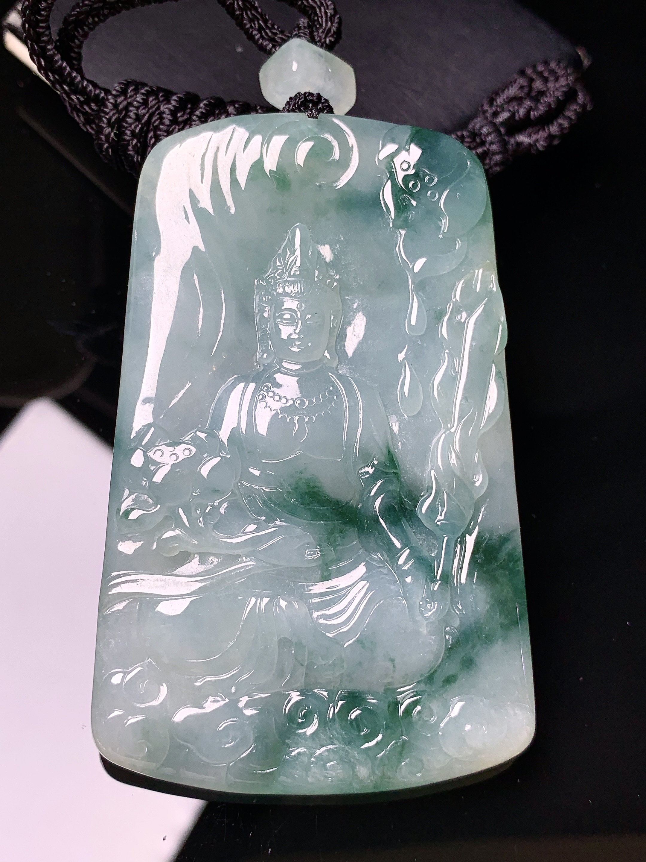 飘绿虚空斗法吊坠 玉质细腻 色泽艳丽清新 水润亮眼 整体尺寸67.8*42.5*5.2L1