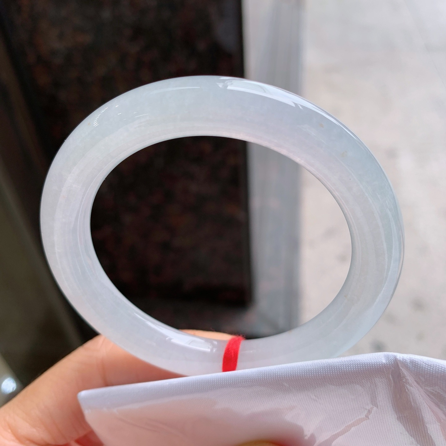 圆条冰镯 无瑕 尺寸：53.6/8.9/9.4  冰润