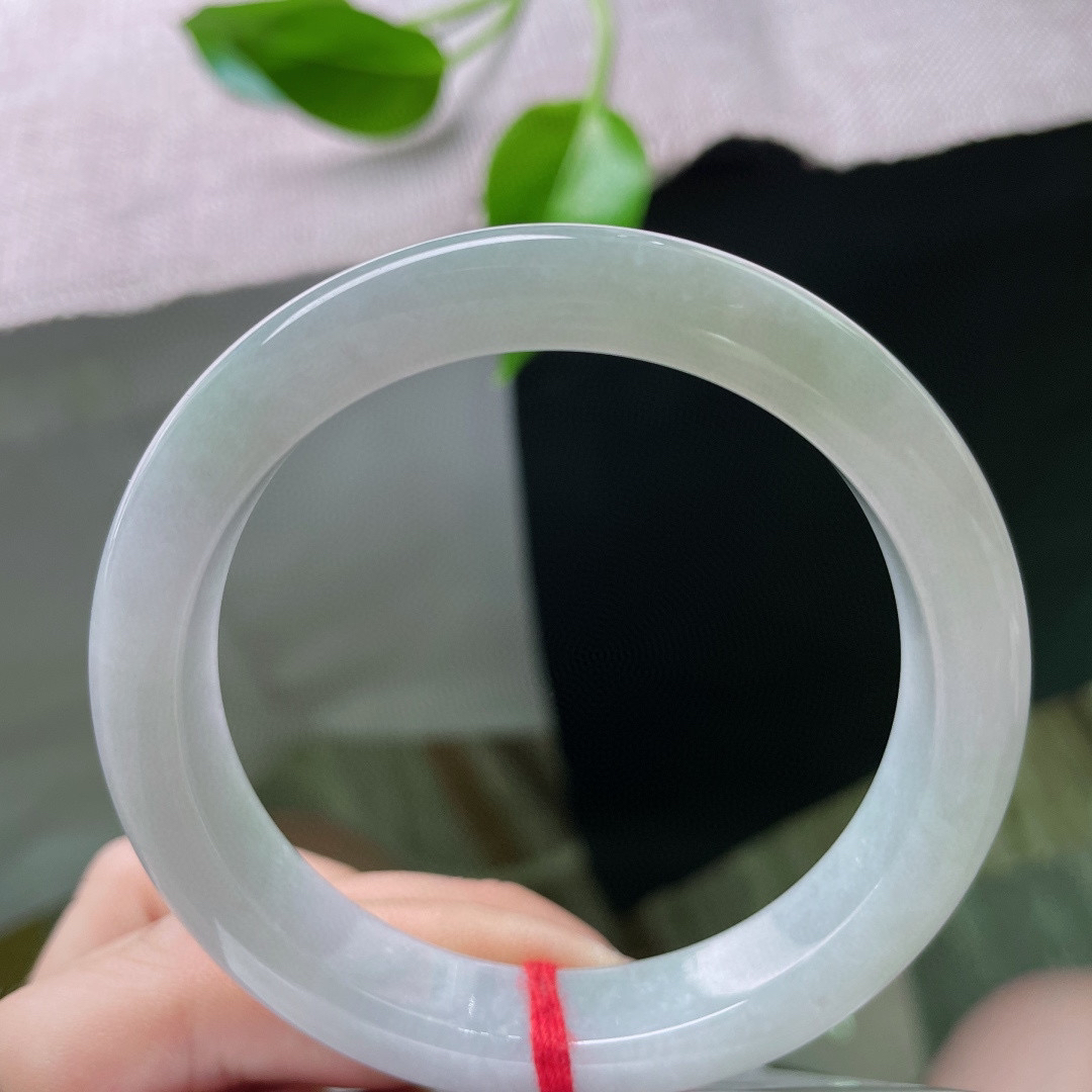 56.8/12/8.3。飘花手镯，无纹裂